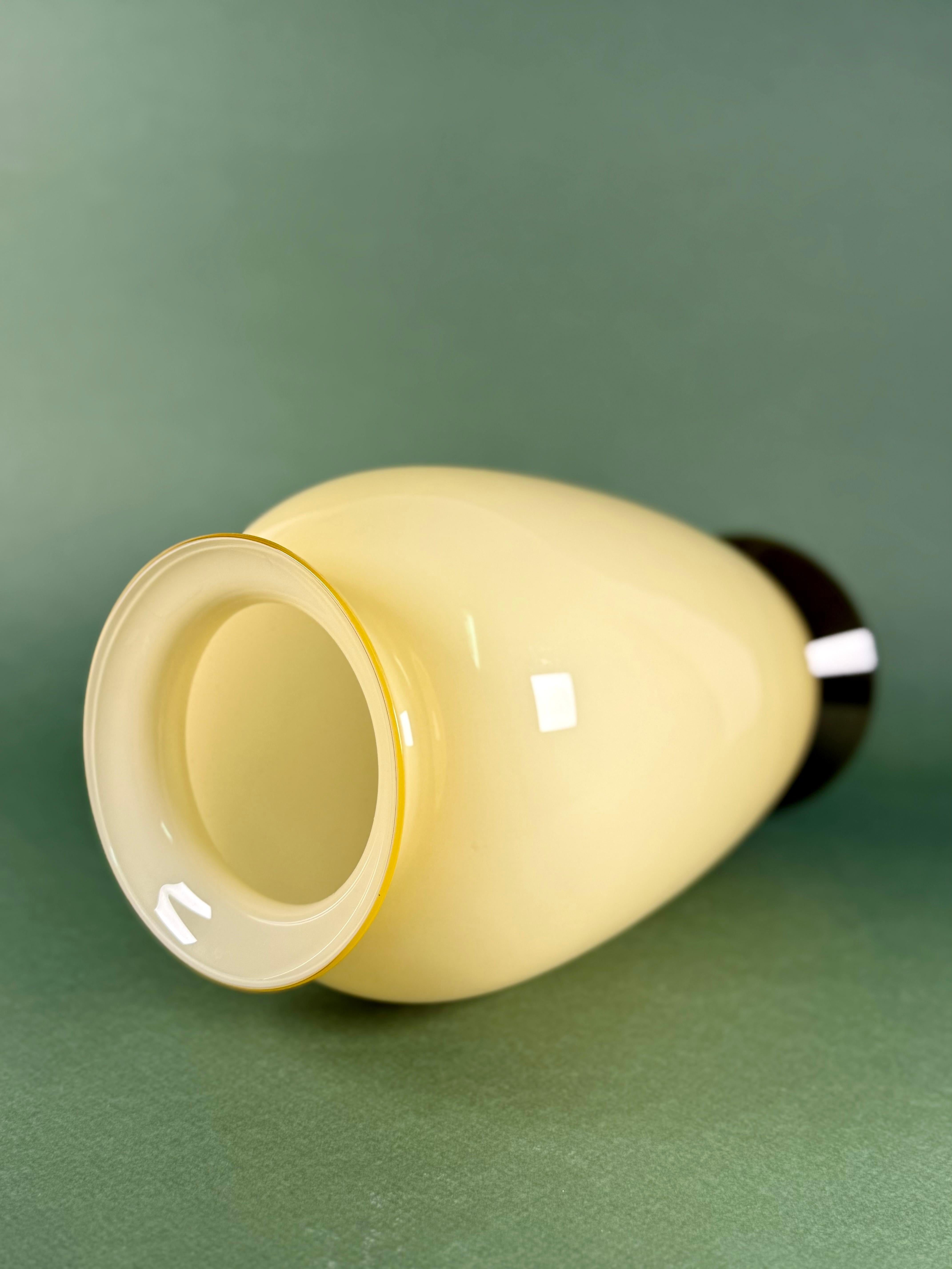 Large Murano Glass Vase, circa 1980 In Good Condition For Sale In New York, NY