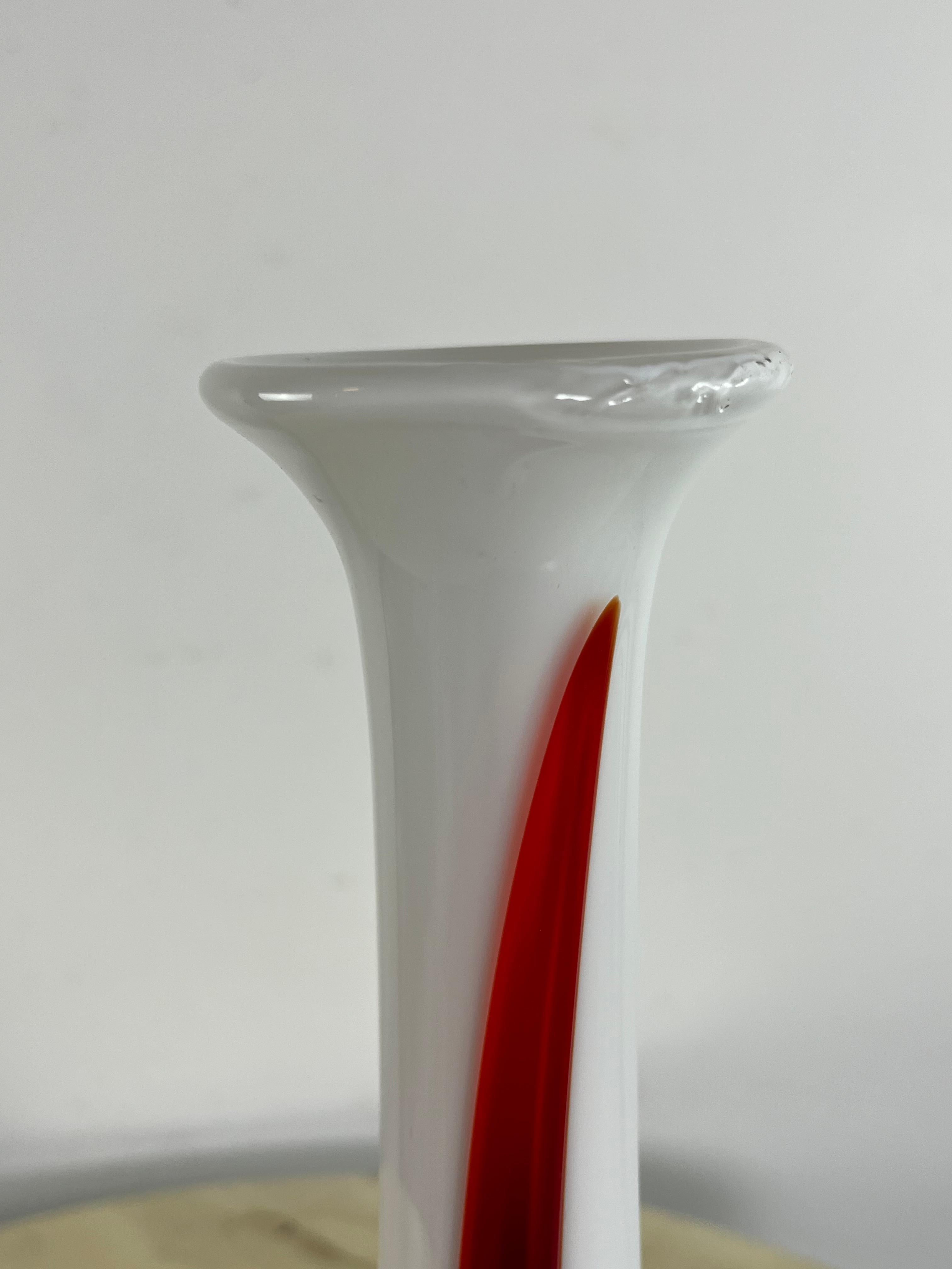 Grand vase en verre de Murano, fabriqué à la main avec la technique du verre soufflé des années 1970 en vente 4
