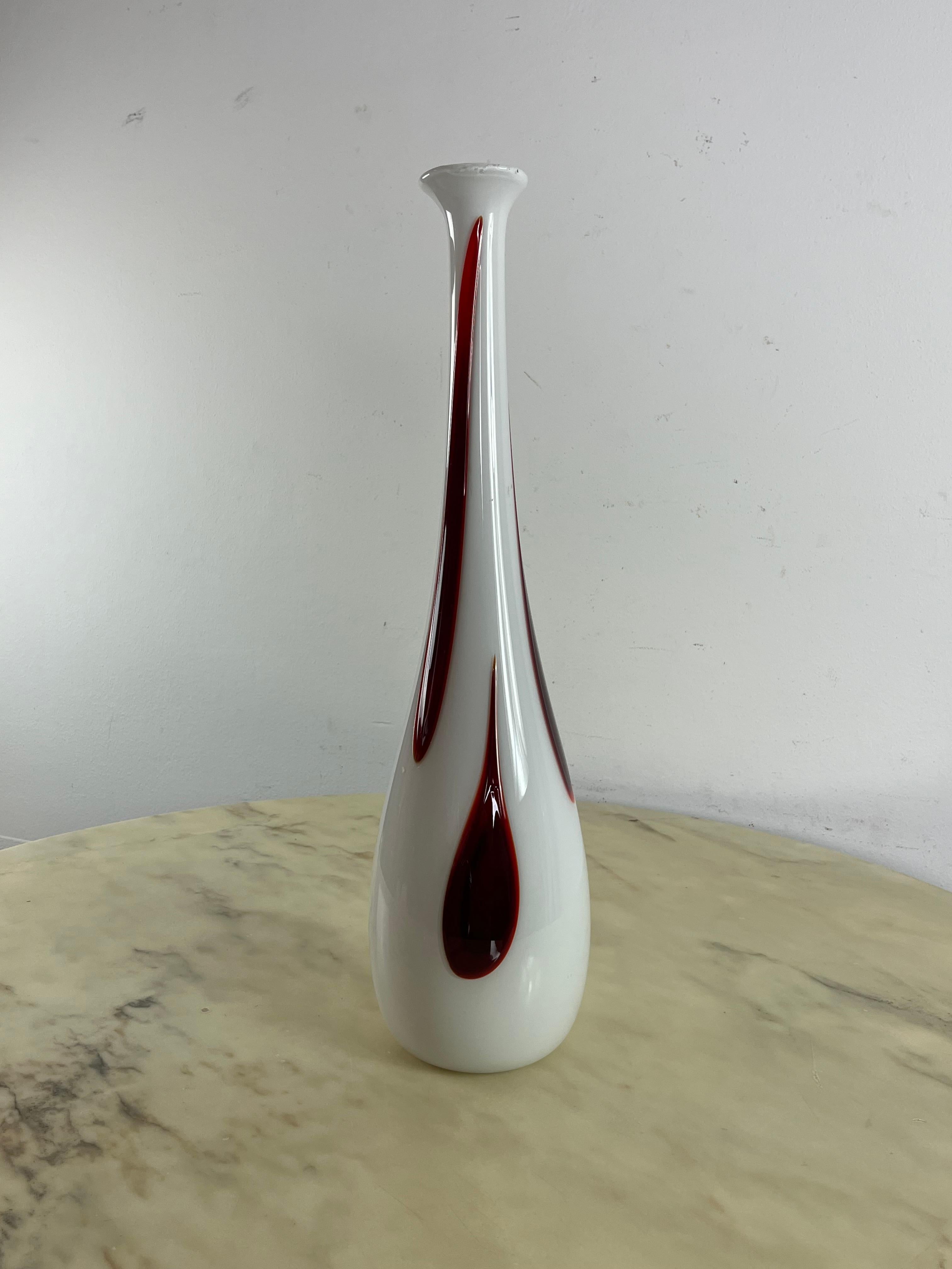 Grand vase en verre de Murano, fabriqué à la main avec la technique du verre soufflé des années 1970 en vente 2