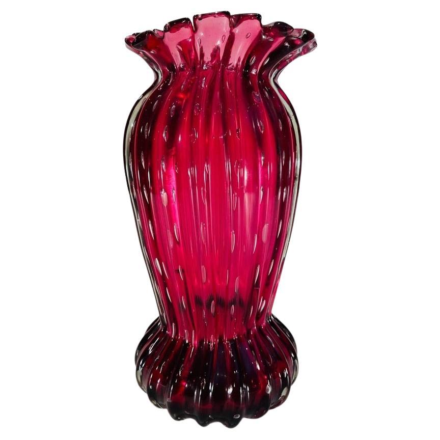 Large Murano glass vase red with air bubbles inside circa 1950. For Sale