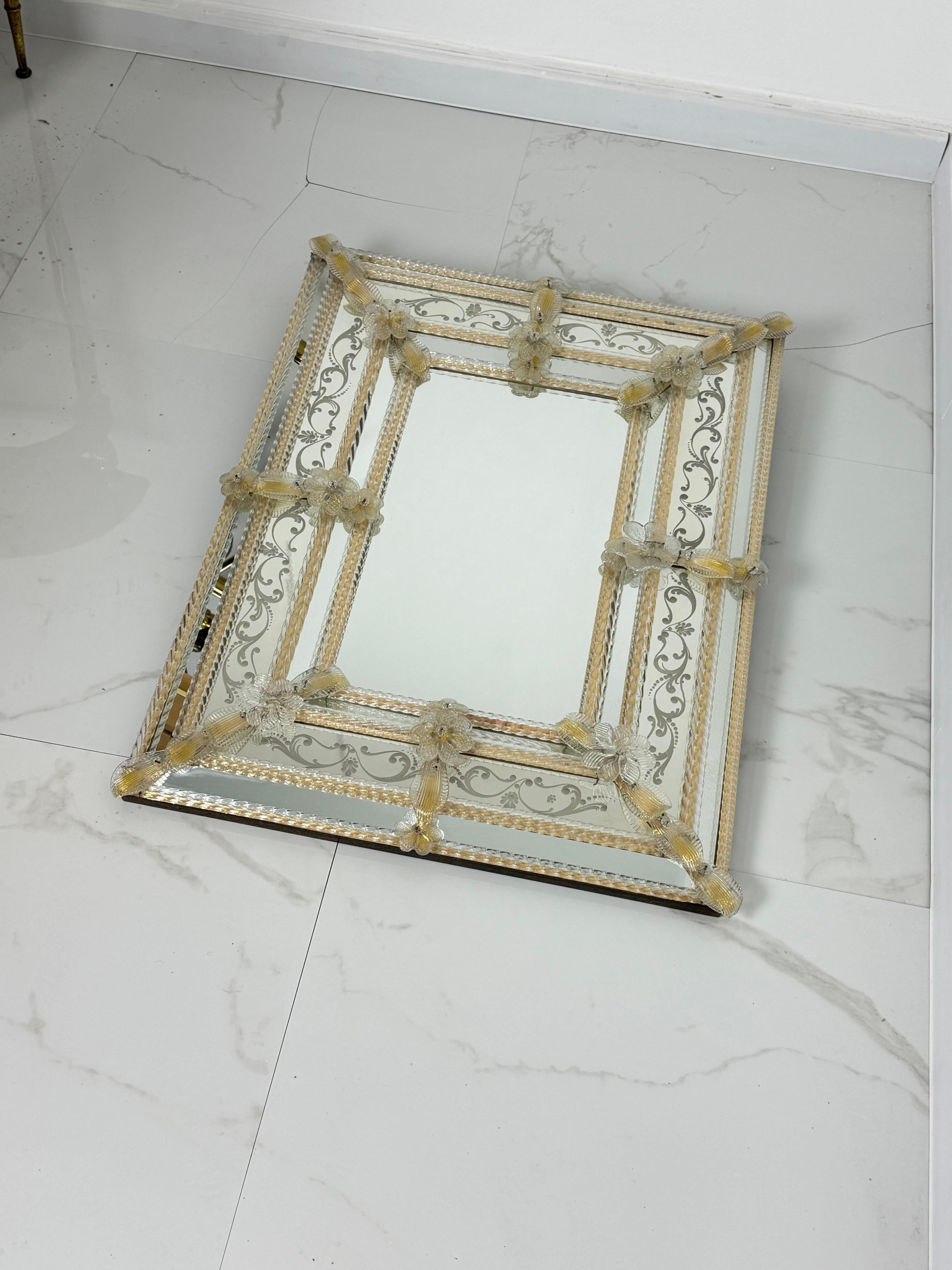 Milieu du XXe siècle Grand miroir mural en verre de Murano attribué à Barovier&Toso, années 1940 en vente