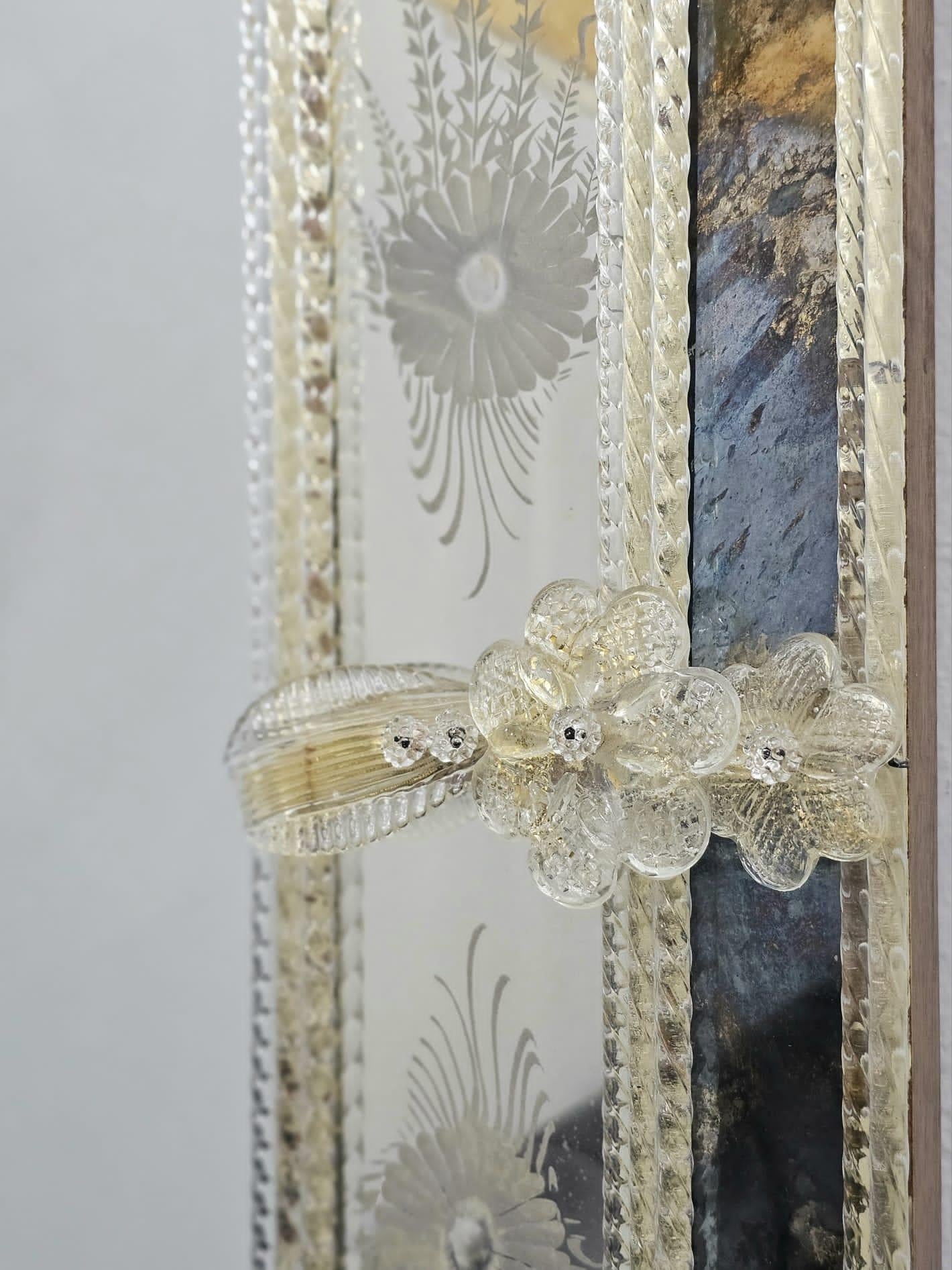 Large Murano Glass Wall Mirror, in the Style of Barovier & Toso, Italy, 1980s In Excellent Condition In Palermo, IT