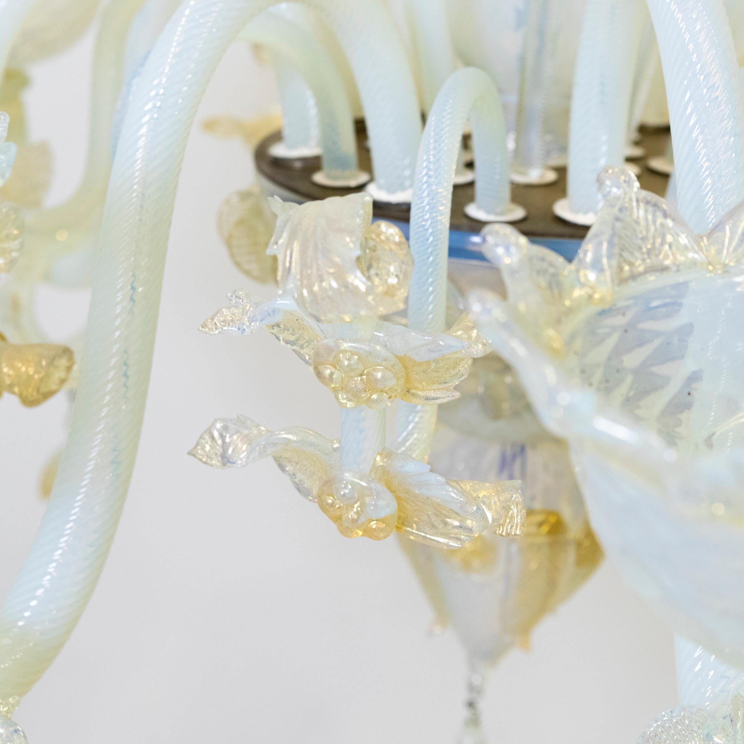 Vetro di Murano Large Murano Glass White & Gold Chandelier  Floral Venetian Light in vendita