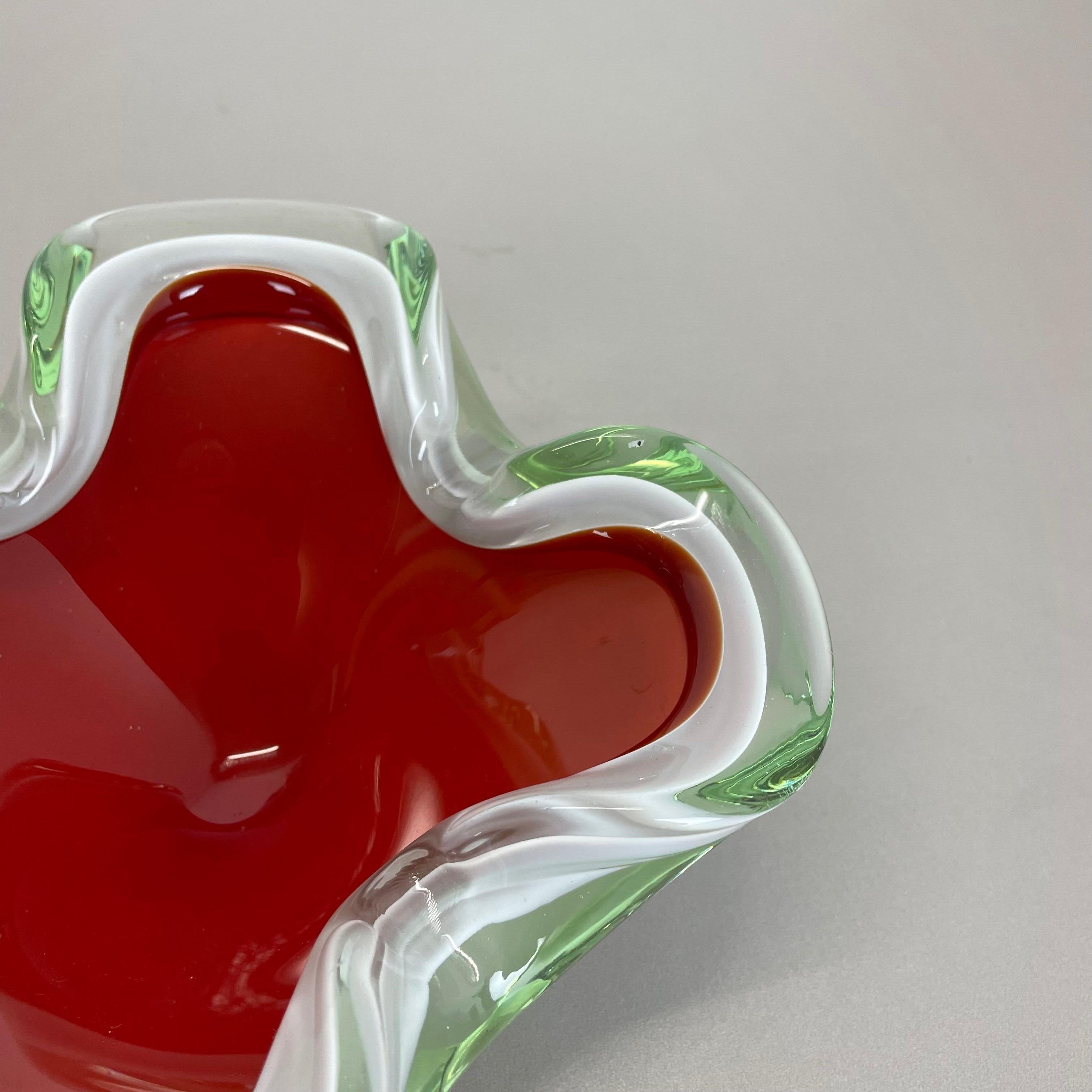 Large Murano Glass white-red  1, 1 kg Bowl Shell Ashtray Murano, Italy, 1970s For Sale 5