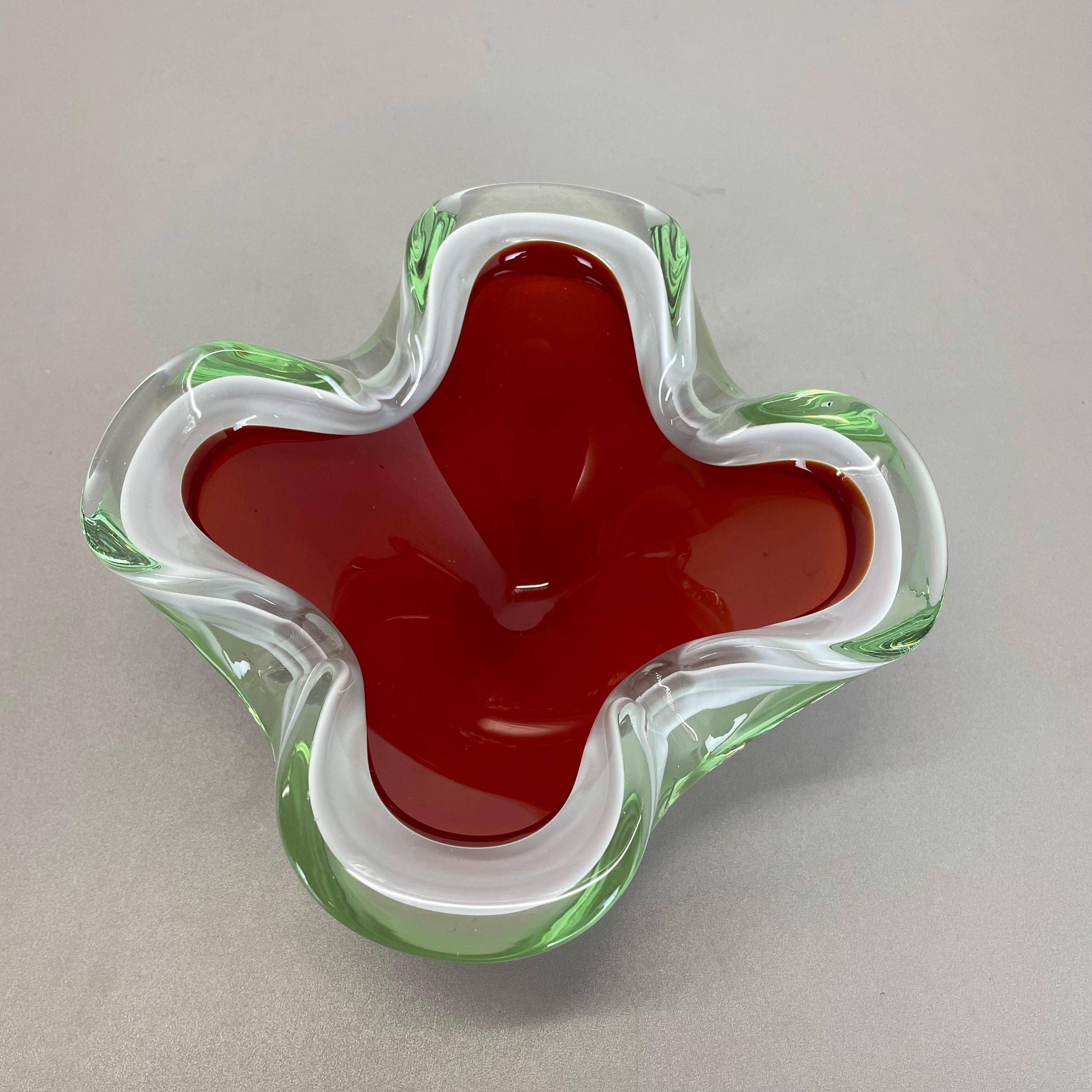 Large Murano Glass white-red  1, 1 kg Bowl Shell Ashtray Murano, Italy, 1970s For Sale 6