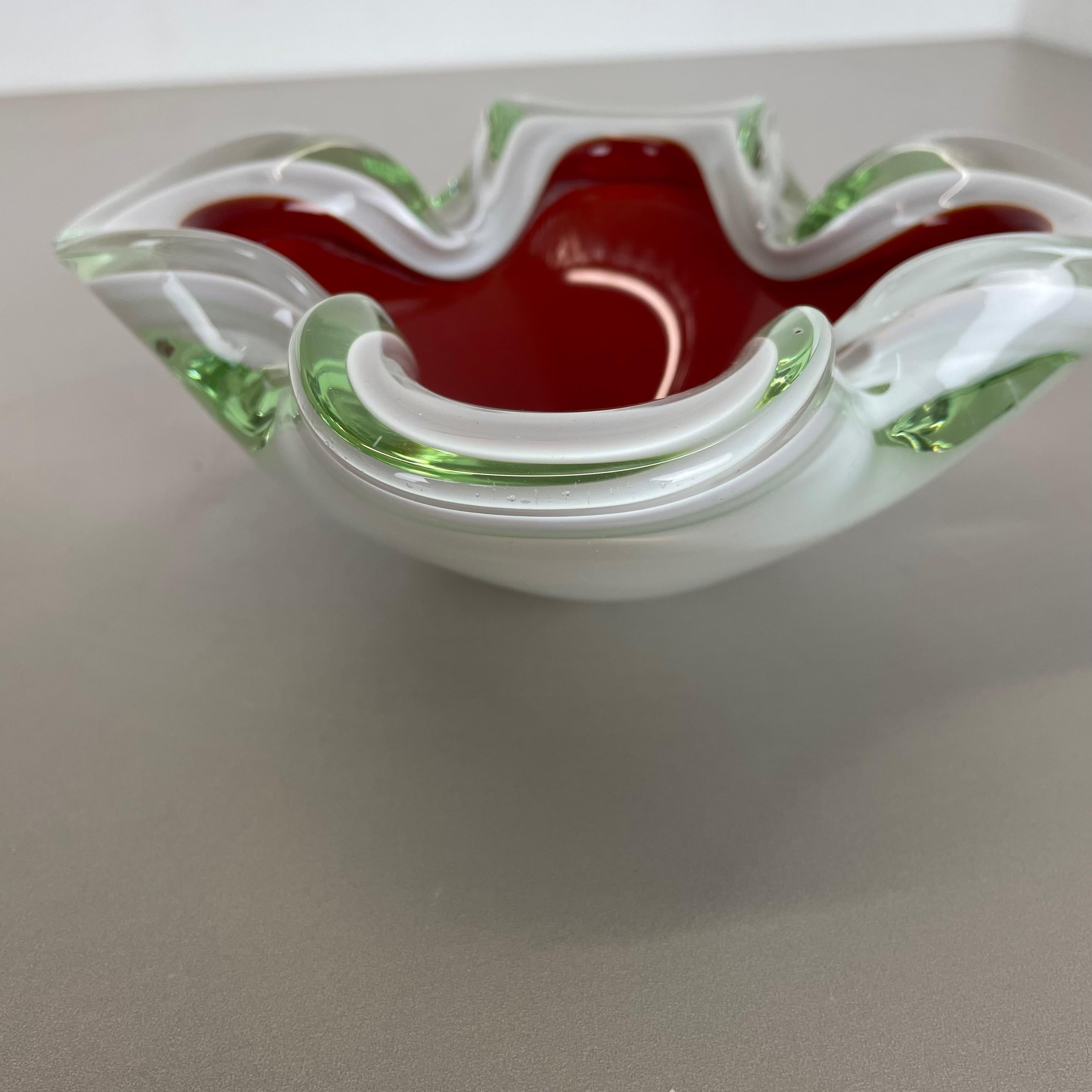 Large Murano Glass white-red  1, 1 kg Bowl Shell Ashtray Murano, Italy, 1970s For Sale 8
