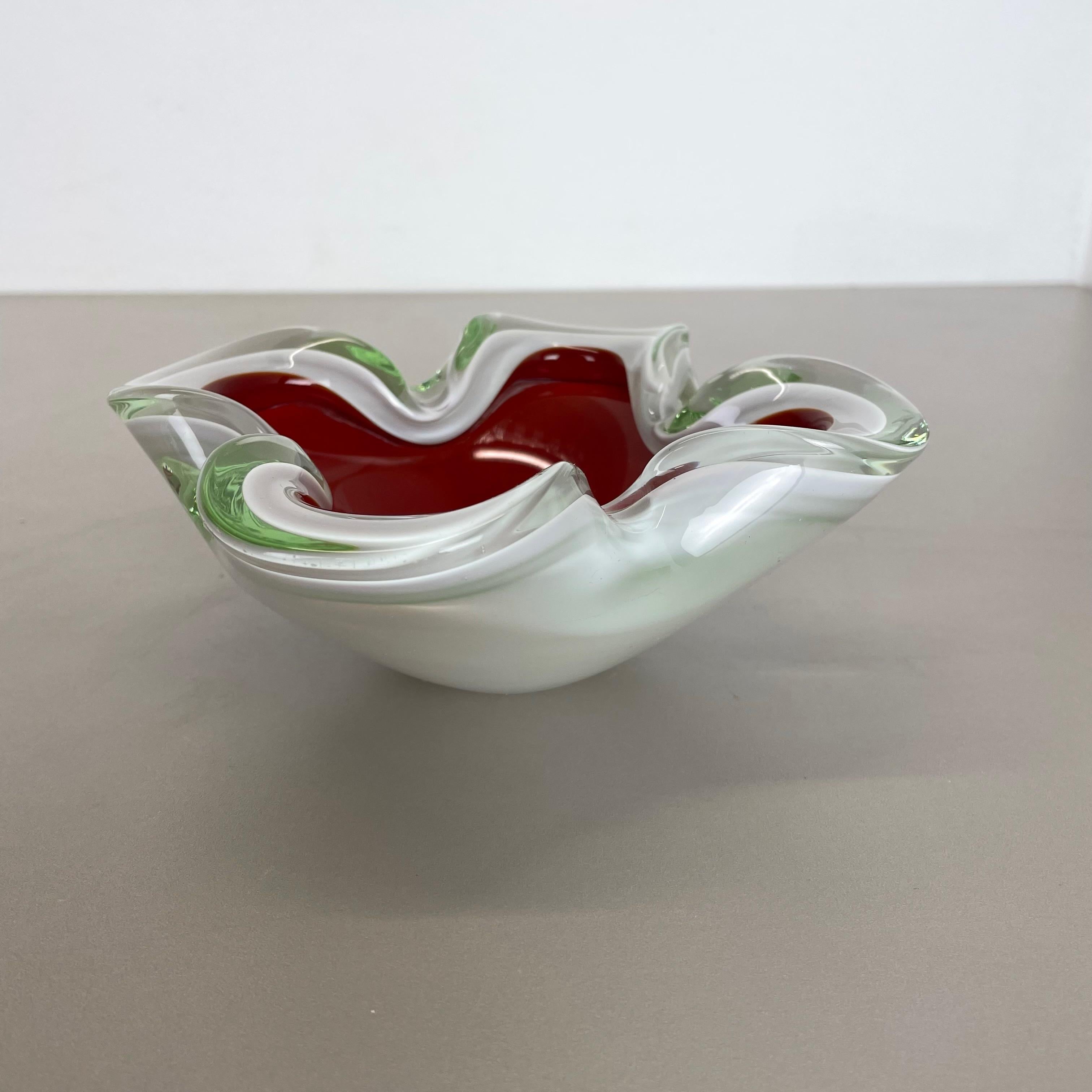 Large Murano Glass white-red  1, 1 kg Bowl Shell Ashtray Murano, Italy, 1970s For Sale 9