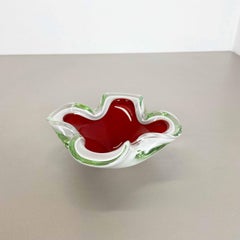 Grand verre de Murano blanc-rouge 1, 1 kg Cendrier à coquille en forme de bol Murano, Italie, années 1970