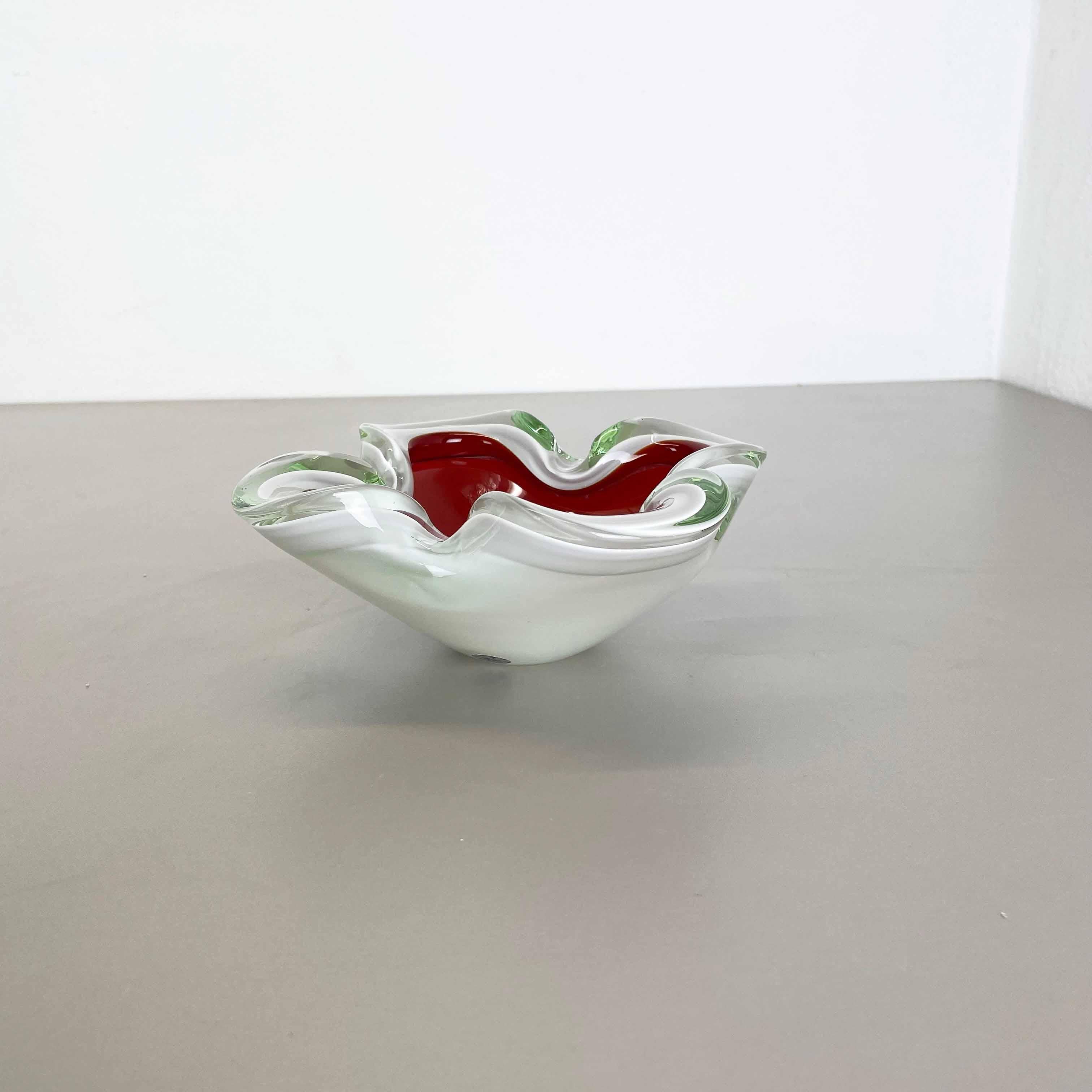 Italian Large Murano Glass white-red  1, 1 kg Bowl Shell Ashtray Murano, Italy, 1970s For Sale