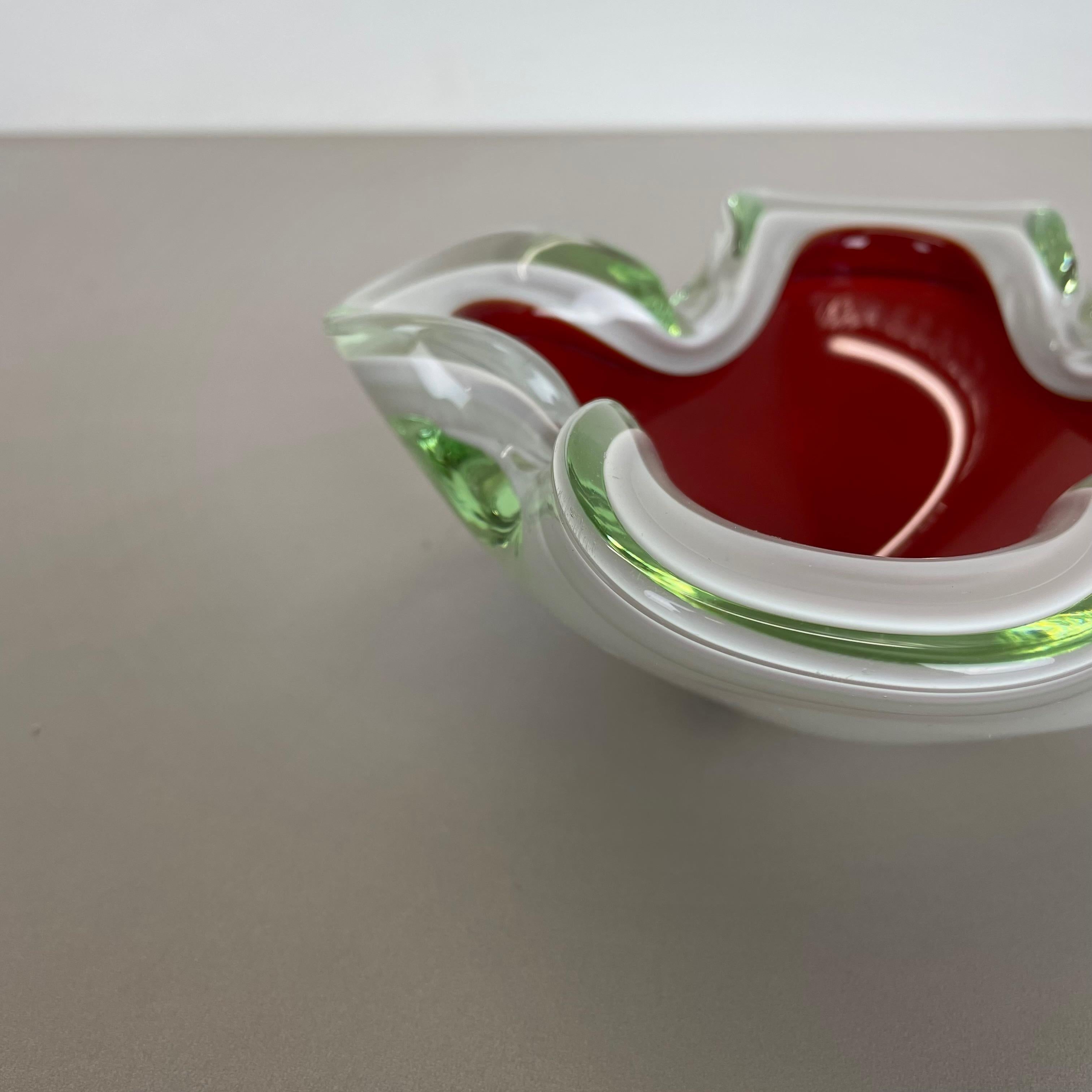 20th Century Large Murano Glass white-red  1, 1 kg Bowl Shell Ashtray Murano, Italy, 1970s For Sale