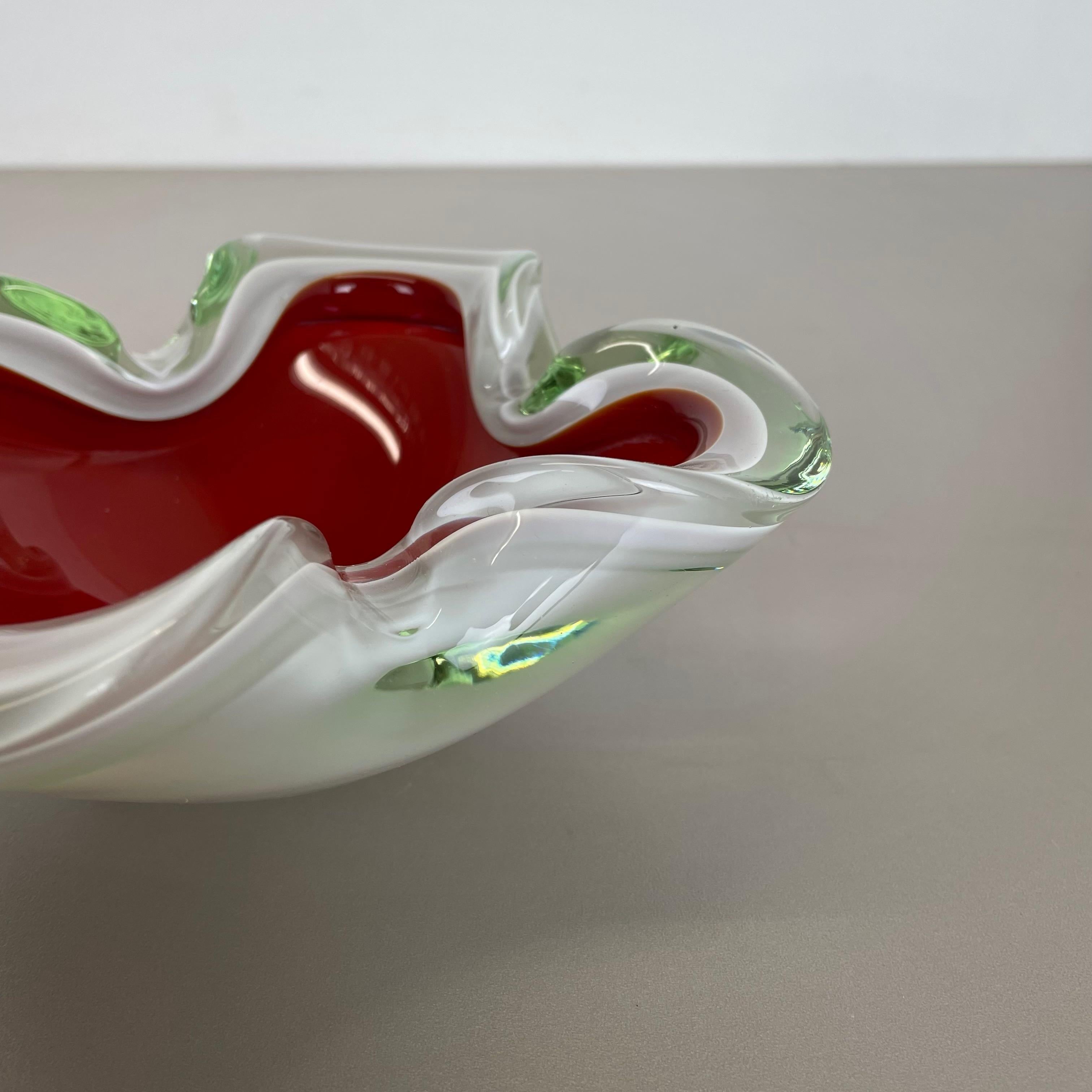 Large Murano Glass white-red  1, 1 kg Bowl Shell Ashtray Murano, Italy, 1970s For Sale 1