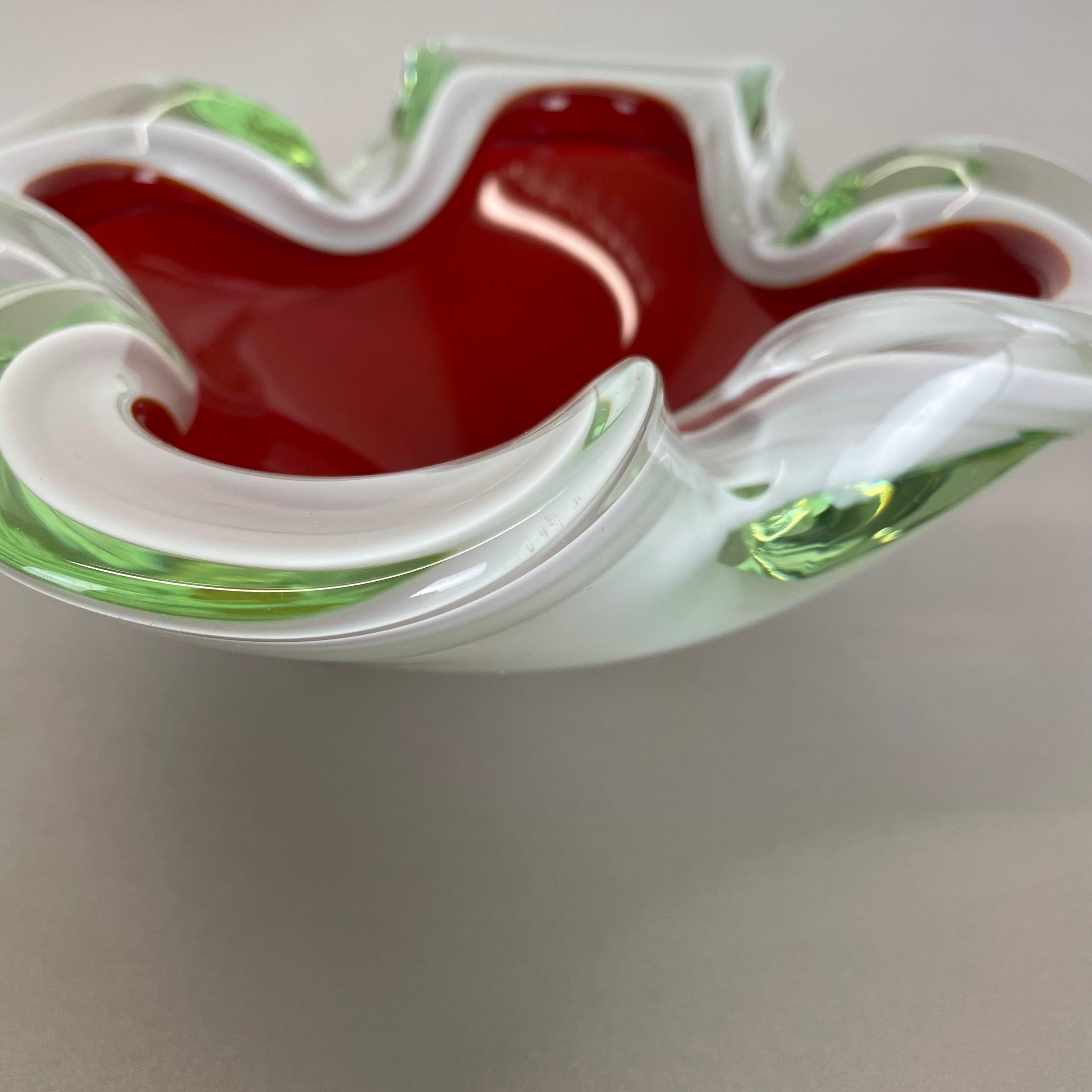 Large Murano Glass white-red  1, 1 kg Bowl Shell Ashtray Murano, Italy, 1970s For Sale 2