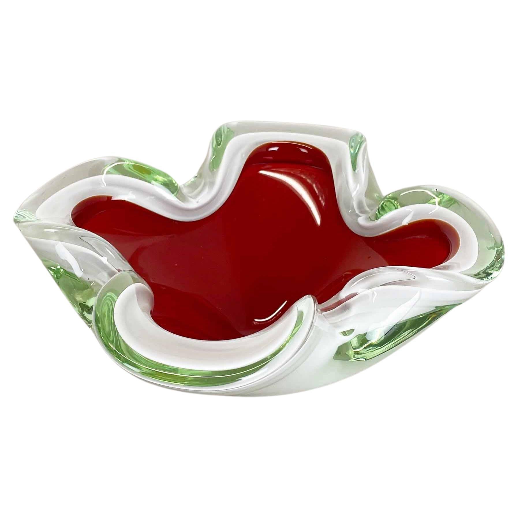 Large Murano Glass white-red  1, 1 kg Bowl Shell Ashtray Murano, Italy, 1970s For Sale