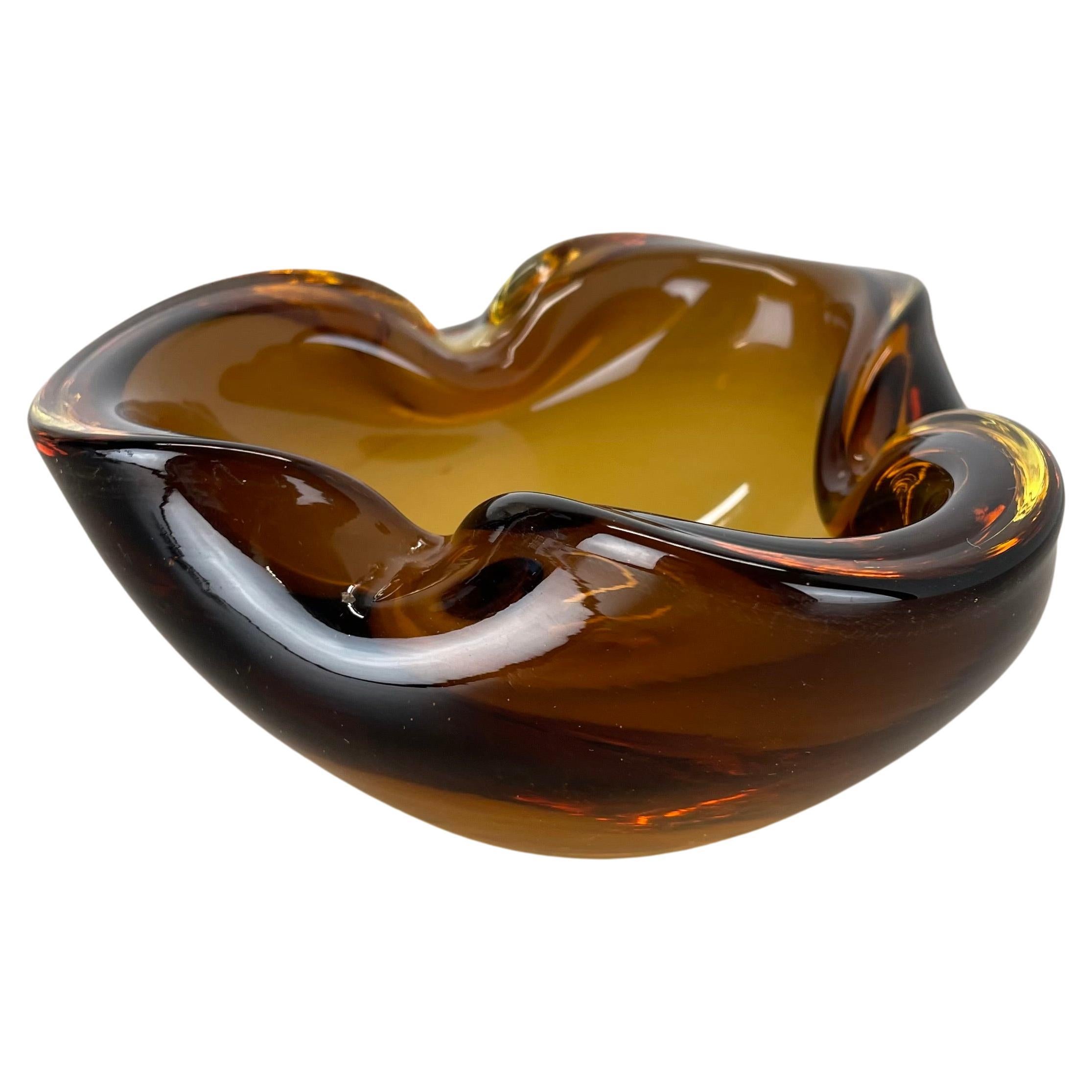 Large Murano Glass "Yellow" Bowl Element Shell Ashtray Murano, Italy, 1970 For Sale