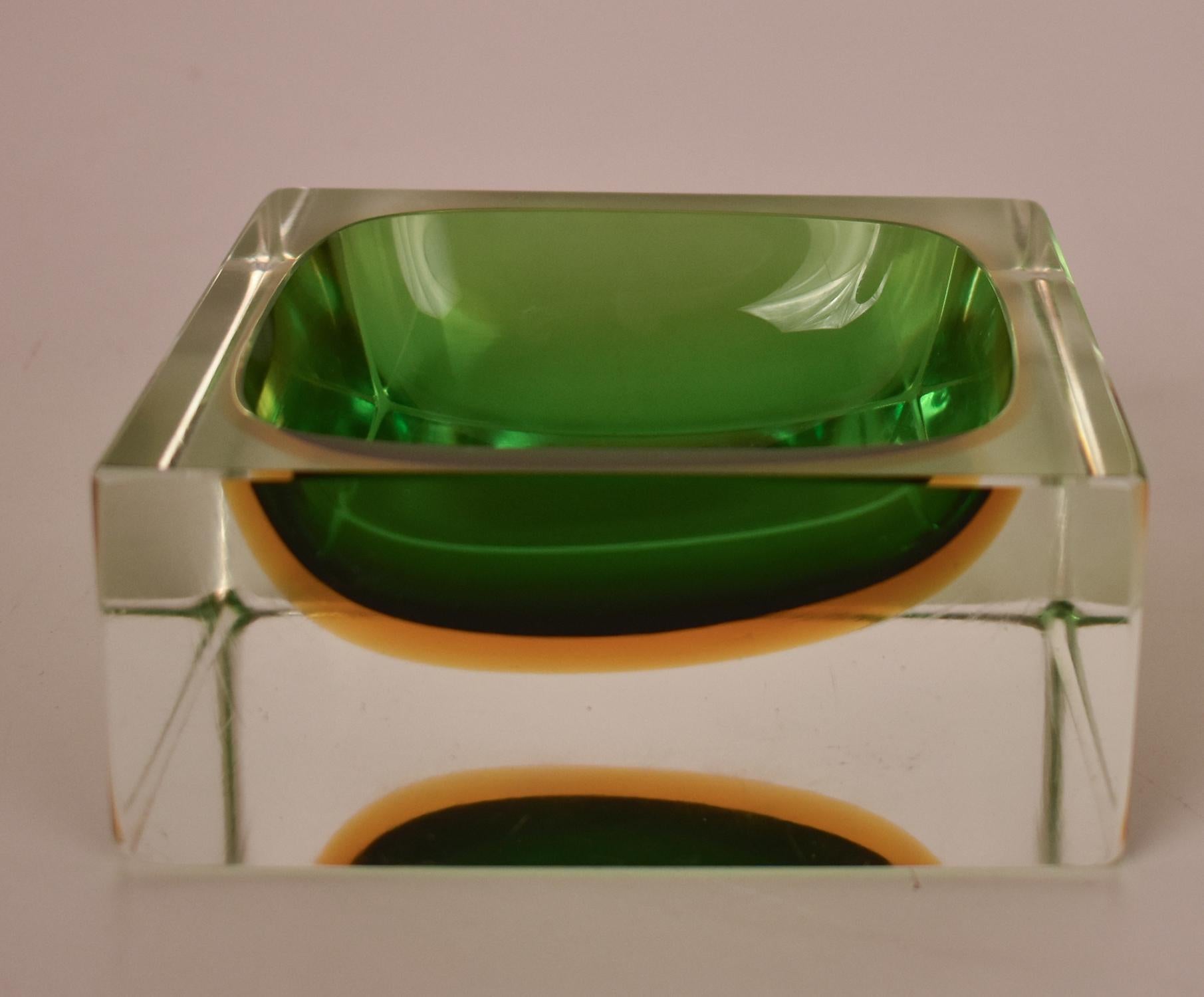  Large Murano Green Glass Sommerso Bowl  Flavio Poli, Italy, 1970s.
Attributed to Flavio Poli.
With the Sommerso technique. Green, yellow and transparent colors.
The combination of the three colors is fascinating.
Good condition.



