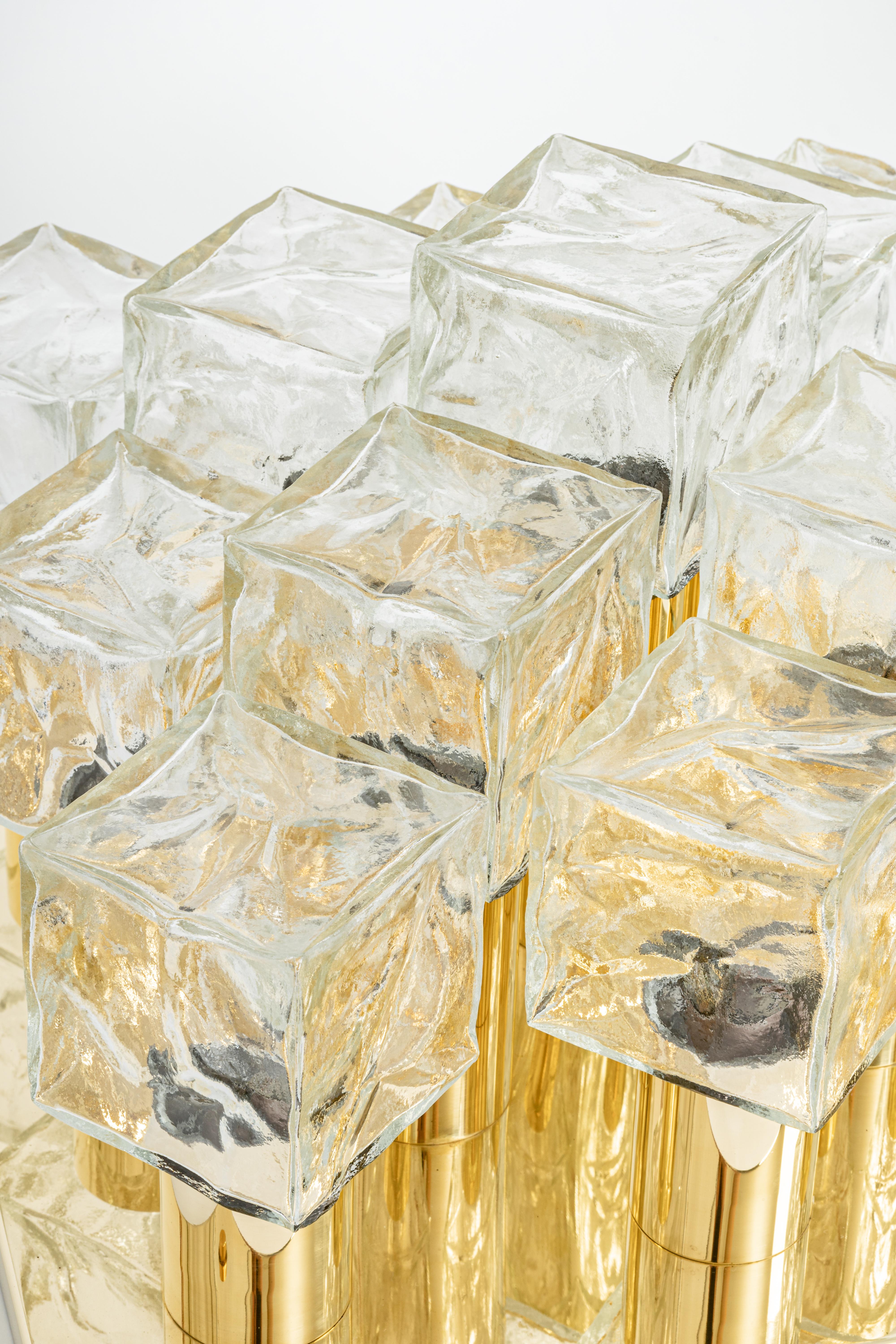 1 von 2 großen Einbaubeleuchtung aus Murano-Eisglas von Kalmar, Österreich, 1960er Jahre (Moderne der Mitte des Jahrhunderts) im Angebot
