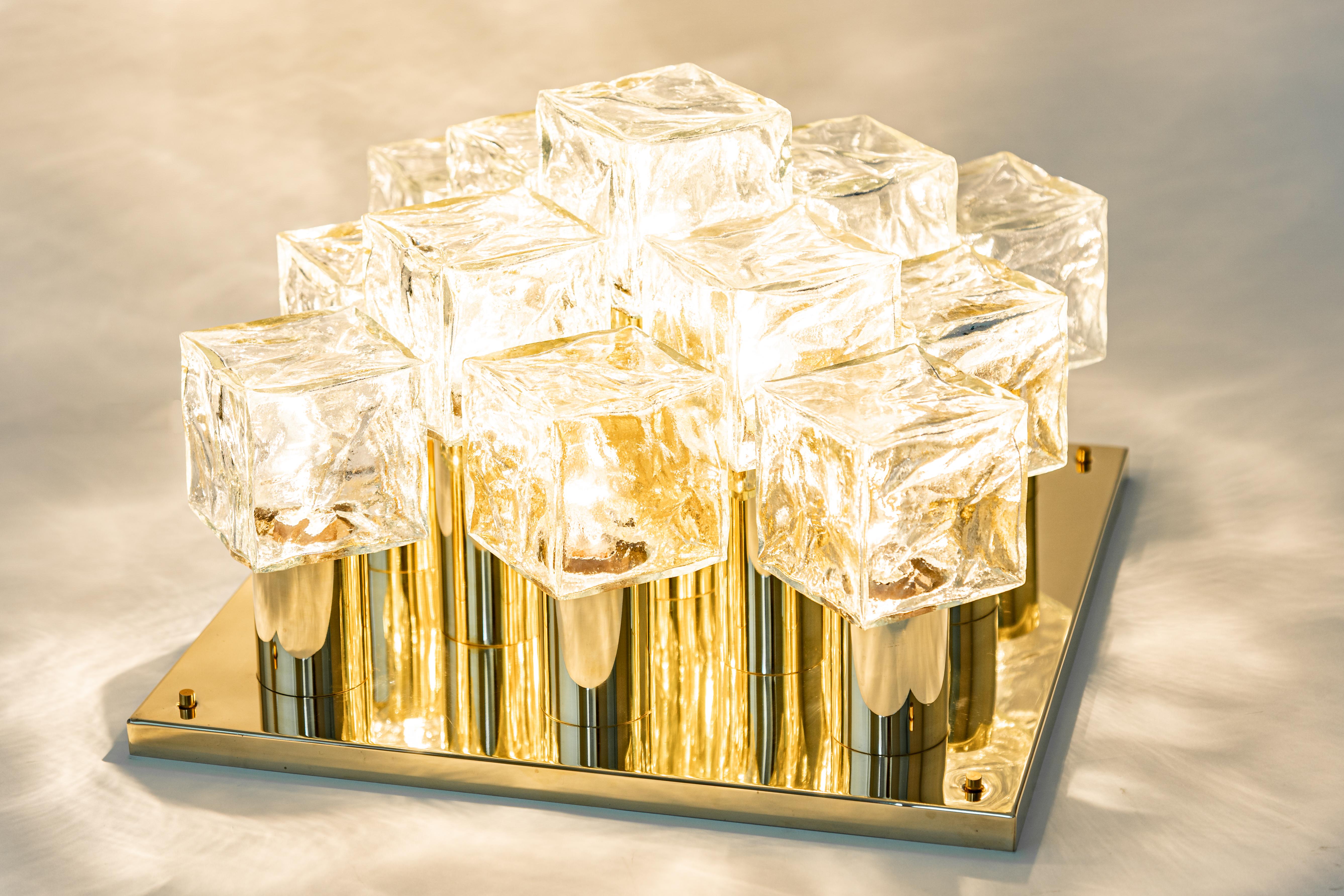 1 des 2 grands plafonniers en verre de glace de Murano par Kalmar, Autriche, années 1960 Bon état - En vente à Aachen, NRW