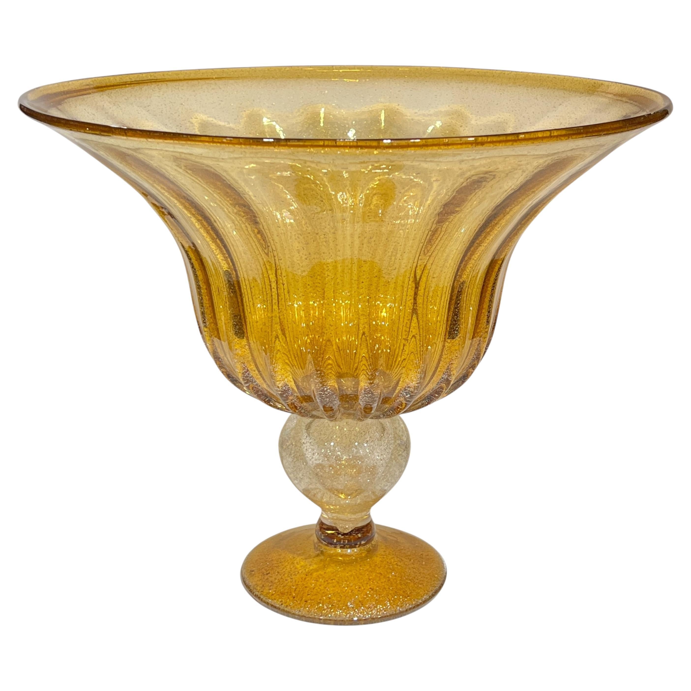 Grand vase centre de table en verre infusé d'or de Murano -- 17 pouces de diamètre en vente