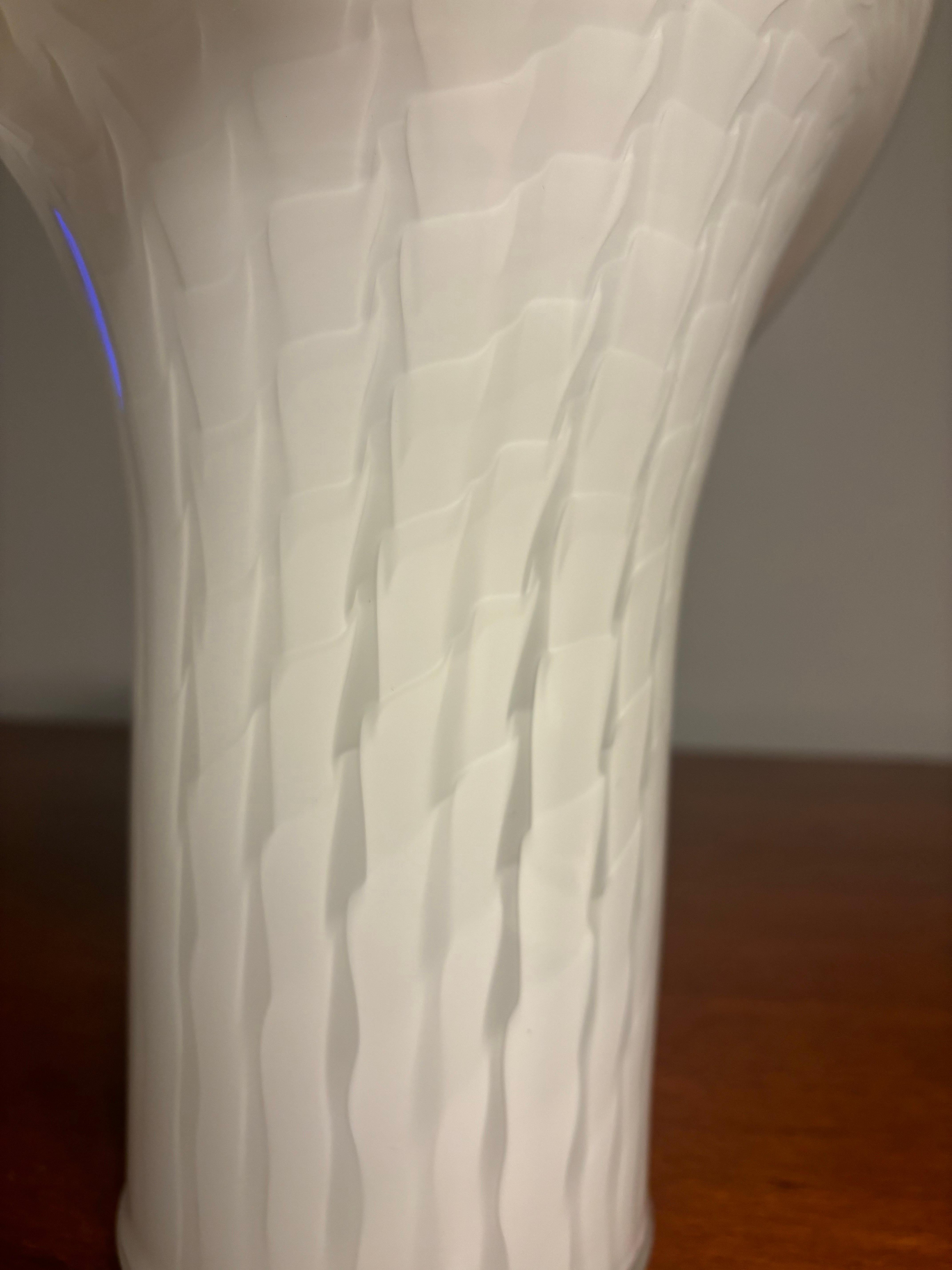 Grande vaso di giglio di Murano in bianco e trasparente in vendita 3