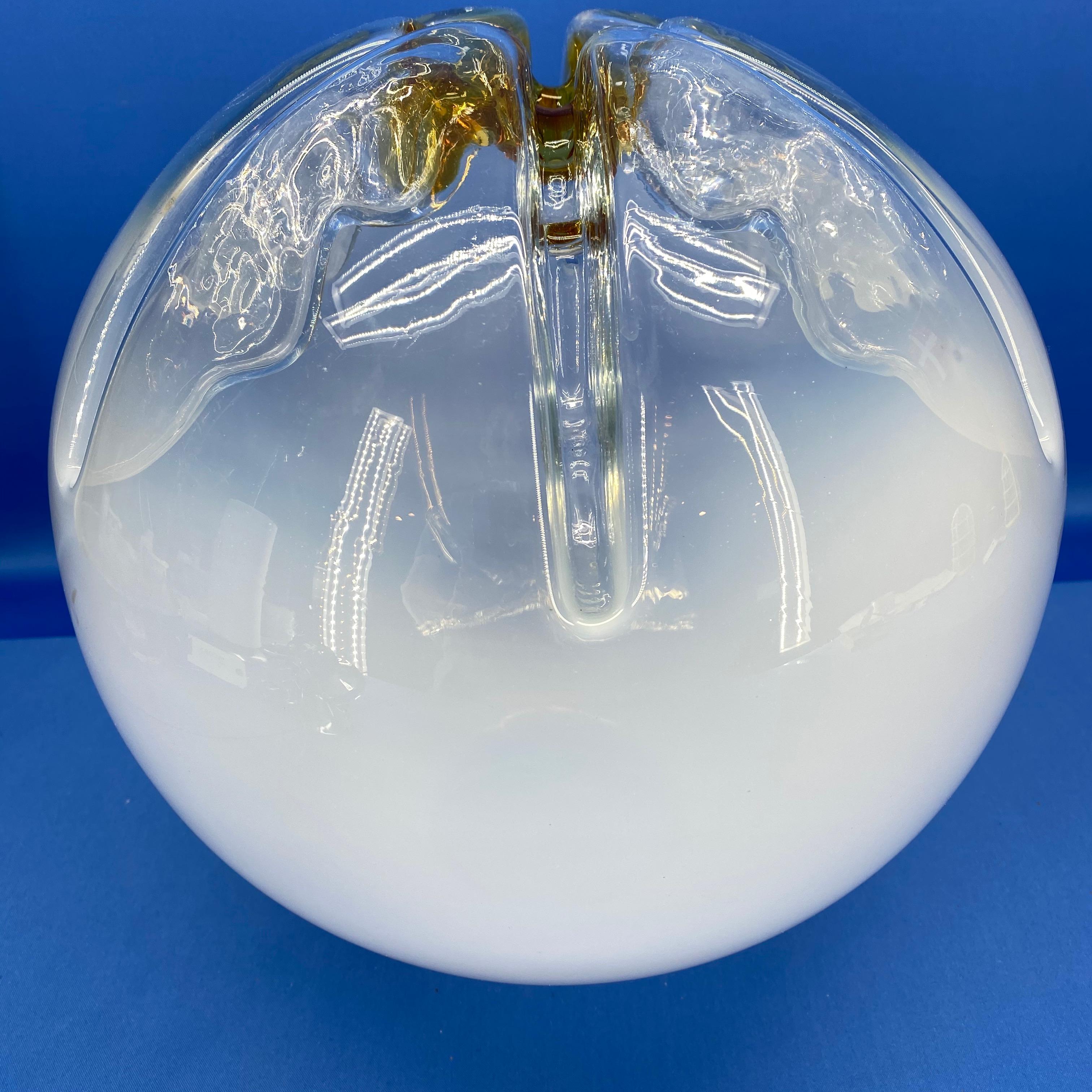 Verre d'art Grand plafonnier à globe en verre de Murano Mazzega, années 1960, Italie en vente