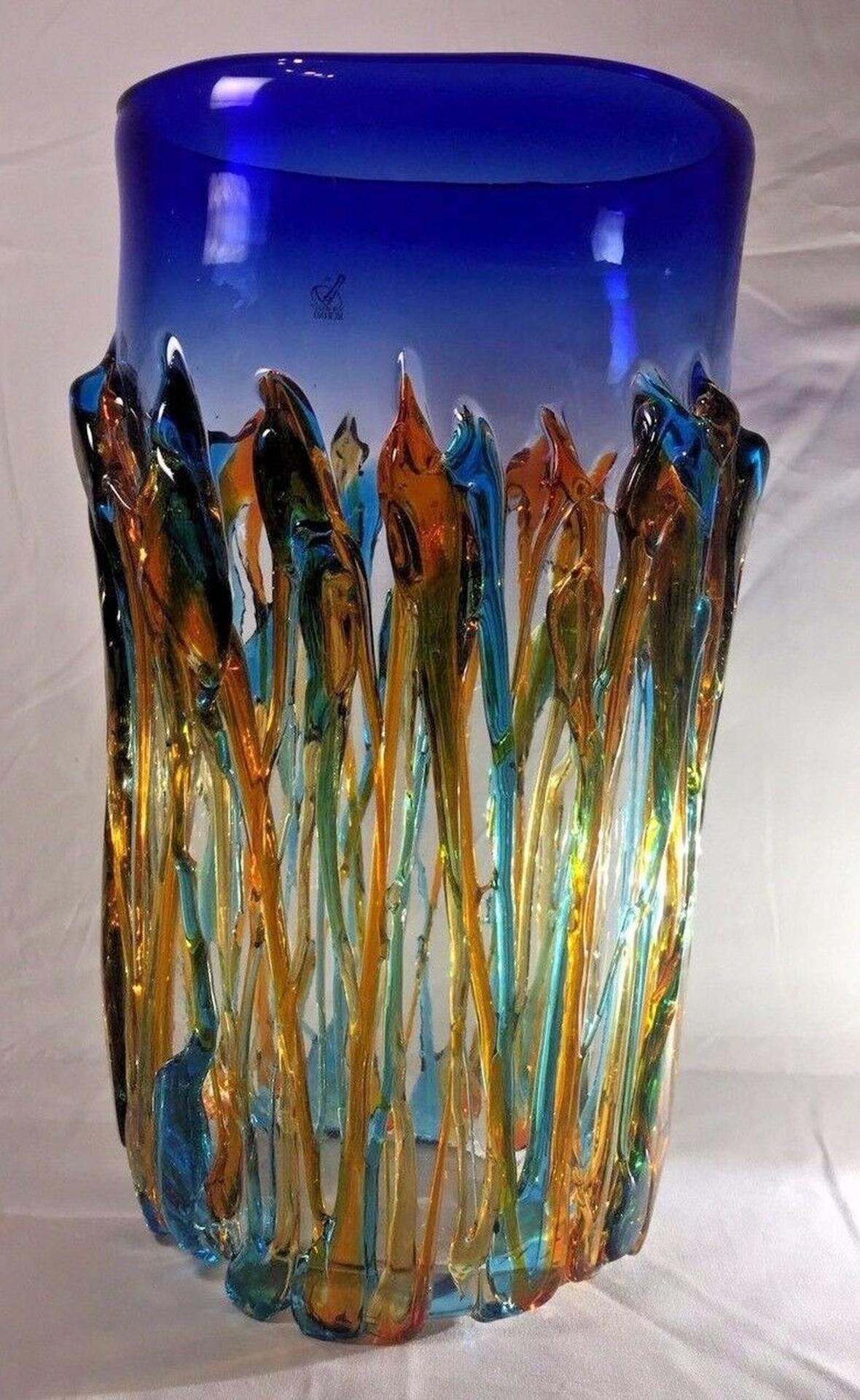 Große abstrakte mehrfarbige Murano-Kunstglasvase Oceanos aus Muranoglas, signiert Vetro Artistico, signiert (Postmoderne) im Angebot