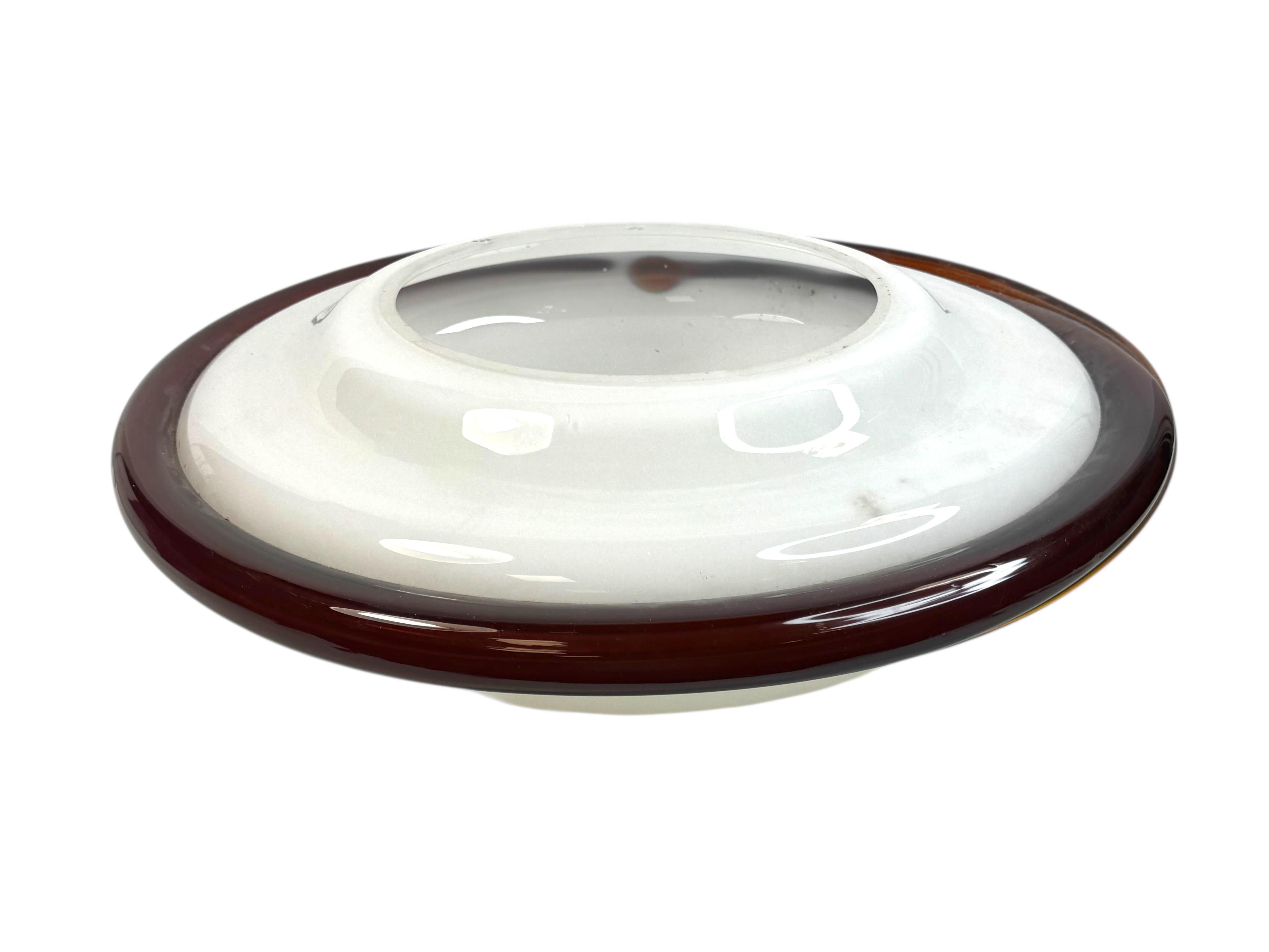 Große Murano Opalglas & braunen Streifen Flush Mount Made by Itre Italien 1980er im Angebot 10