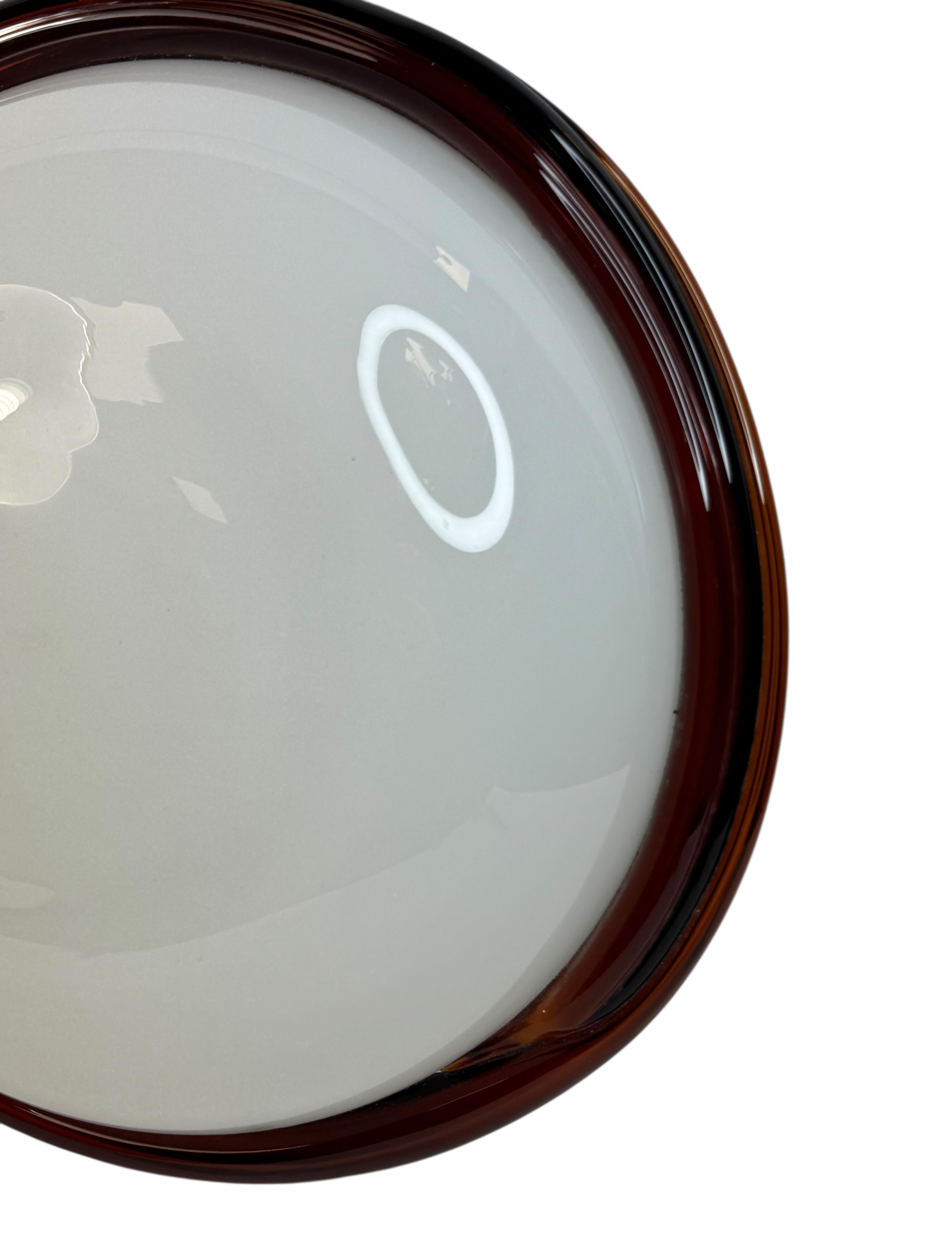 Große Murano Opalglas & braunen Streifen Flush Mount Made by Itre Italien 1980er (Moderne der Mitte des Jahrhunderts) im Angebot