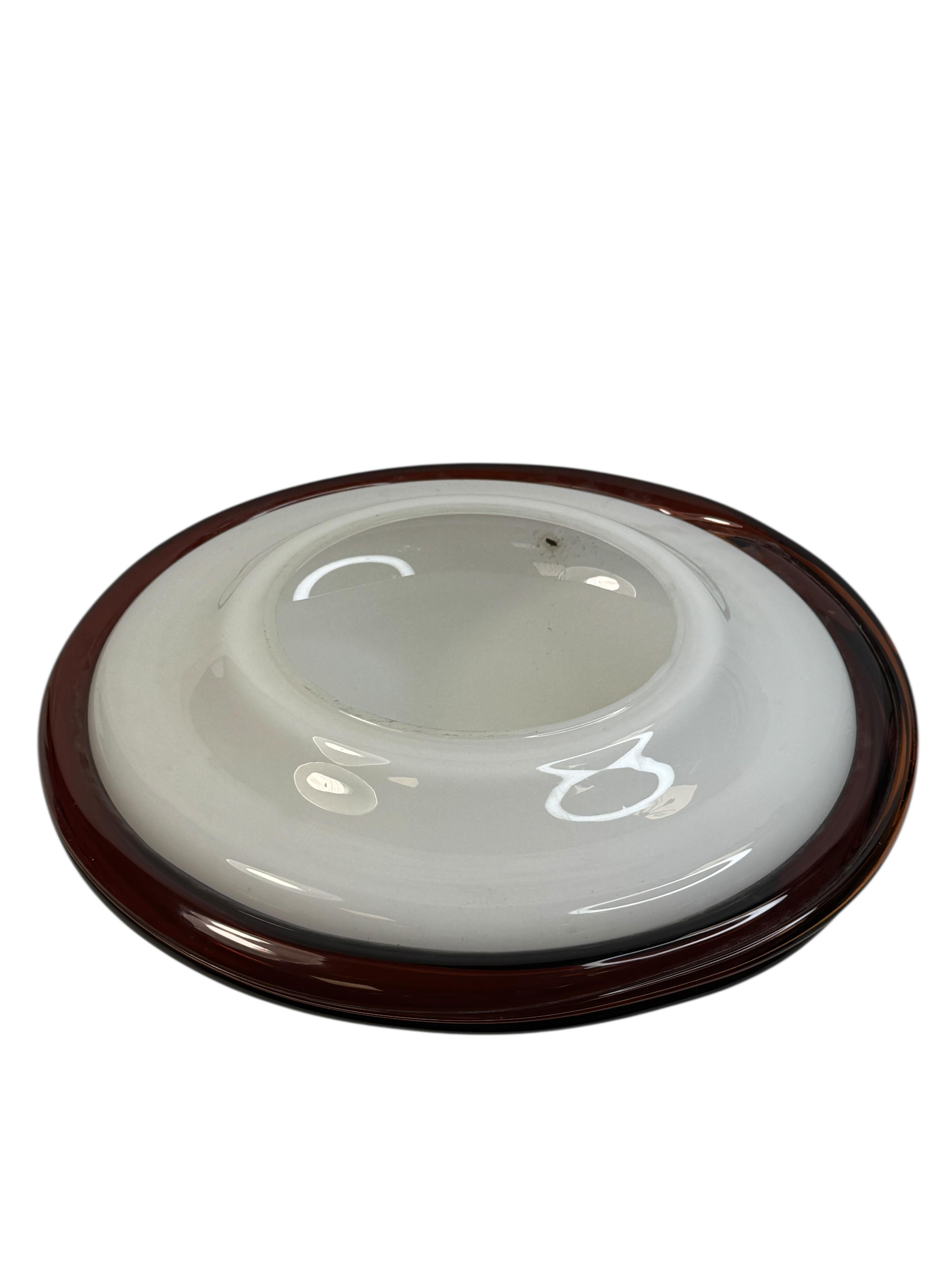 Große Murano Opalglas & braunen Streifen Flush Mount Made by Itre Italien 1980er im Zustand „Gut“ im Angebot in Nuernberg, DE