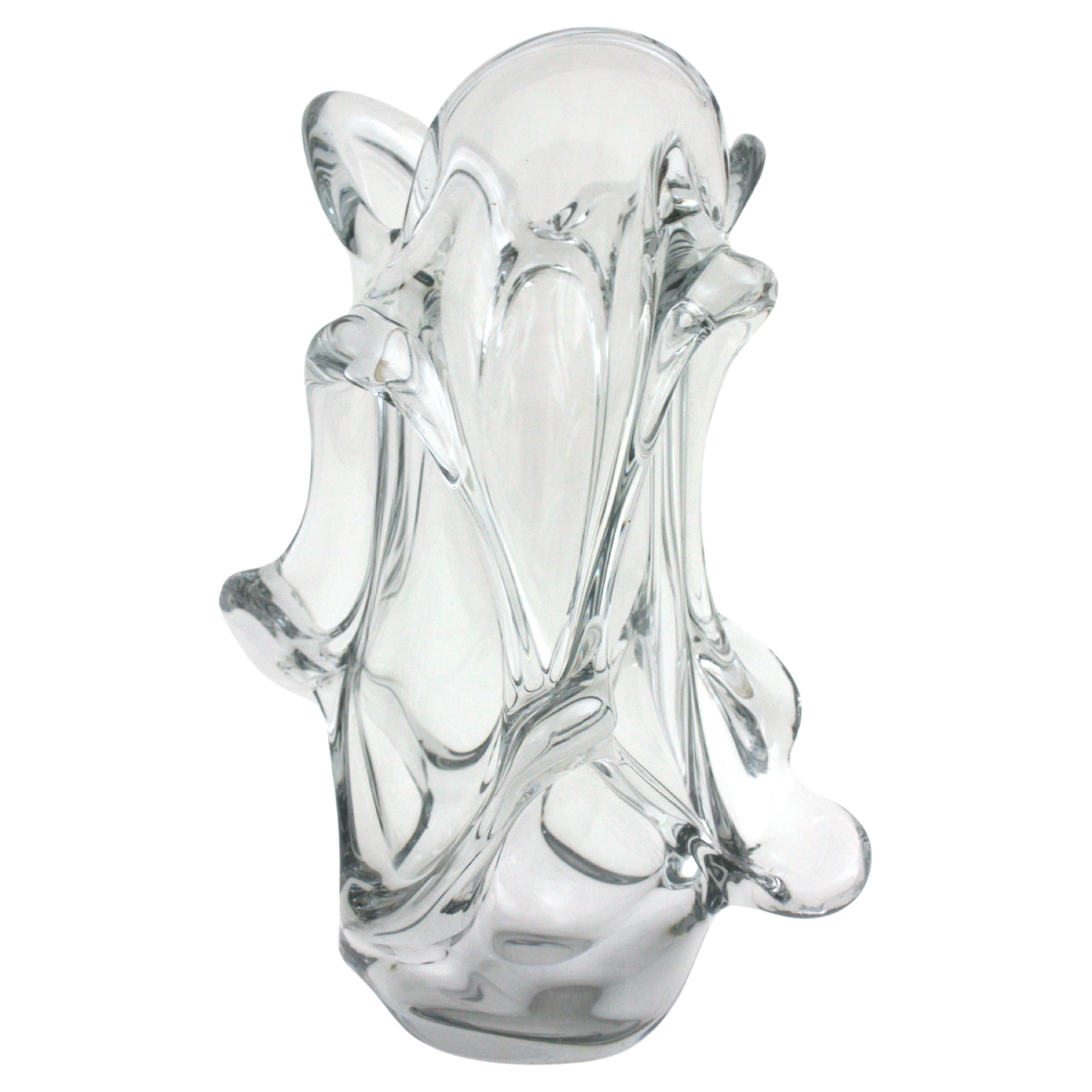 Fait main Grand vase de forme organique en verre clair de Murano, années 1950 en vente