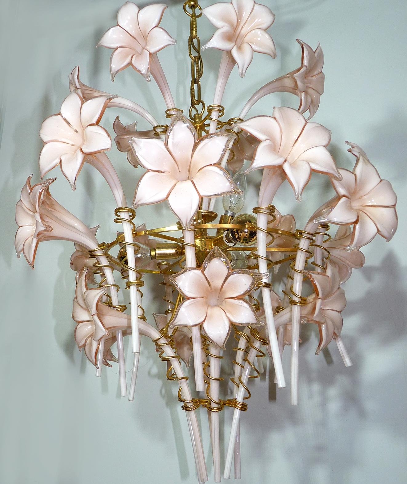 Awesome large 1970s vintage Floral Franco Luce Seguso gilt chandelier, of Murano glass, having a frame of brass,
it's spherical center holding twenty-four, hand blown, blooms in the form of lilies and gold-plated brass.
Measures:
Diameter 23.6 in/