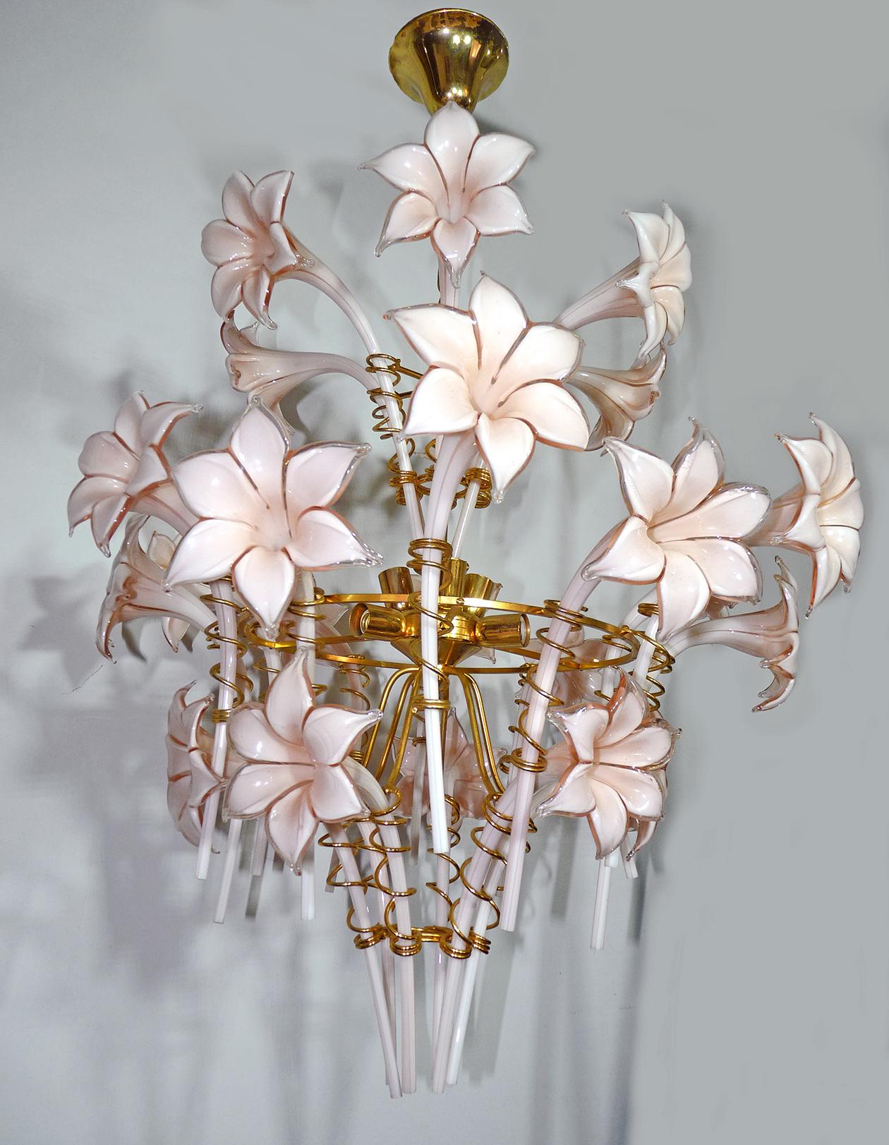 Awesome large 1970s vintage Murano glass Floral Franco Luce Seguso gilt chandelier. Having a  gold-plated brass frame, it's spherical center holds twenty-four hand blown blooms in the form of lilies.

Measures:
Diameter 23.6 in/ 60 cm
Height 37.4