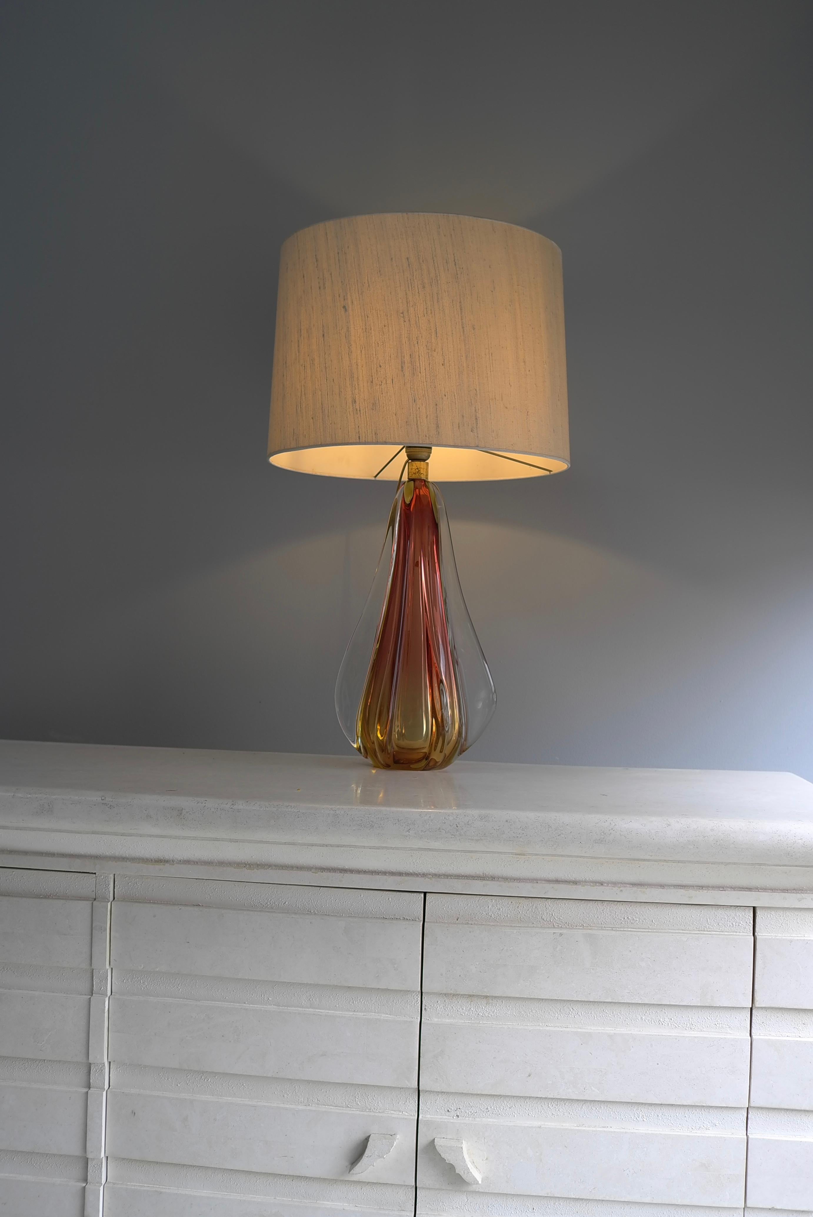 italien Grande lampe de table en verre vénitien Murano Seguso avec abat-jour en soie, Italie 1950 en vente