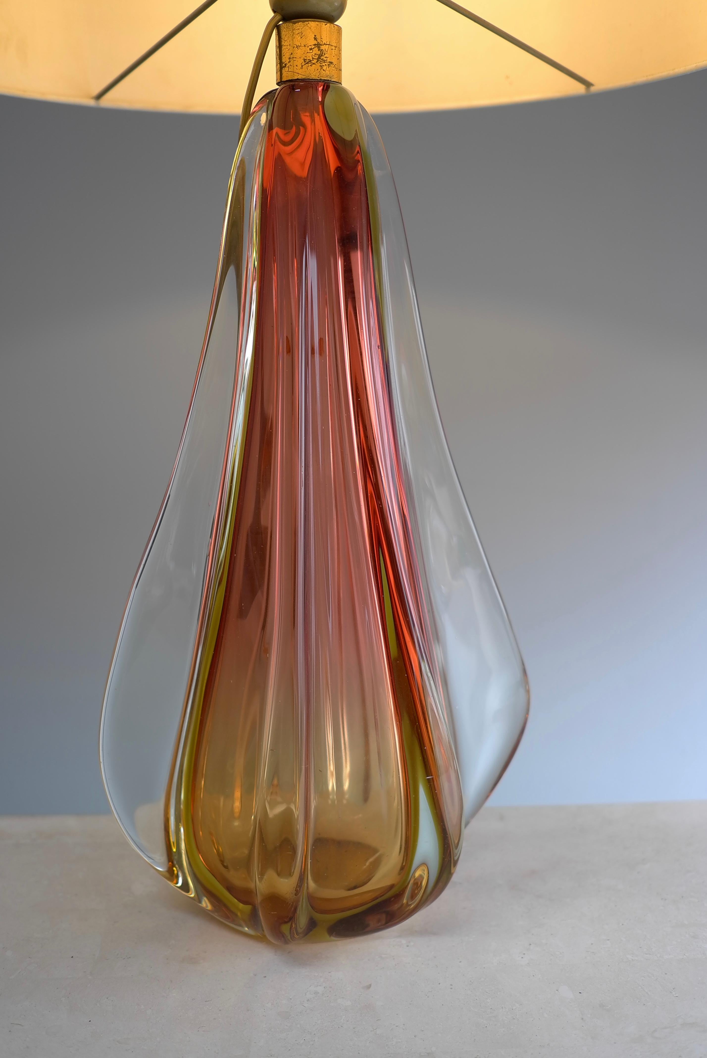 Grande lampe de table en verre vénitien Murano Seguso avec abat-jour en soie, Italie 1950 Bon état - En vente à Den Haag, NL