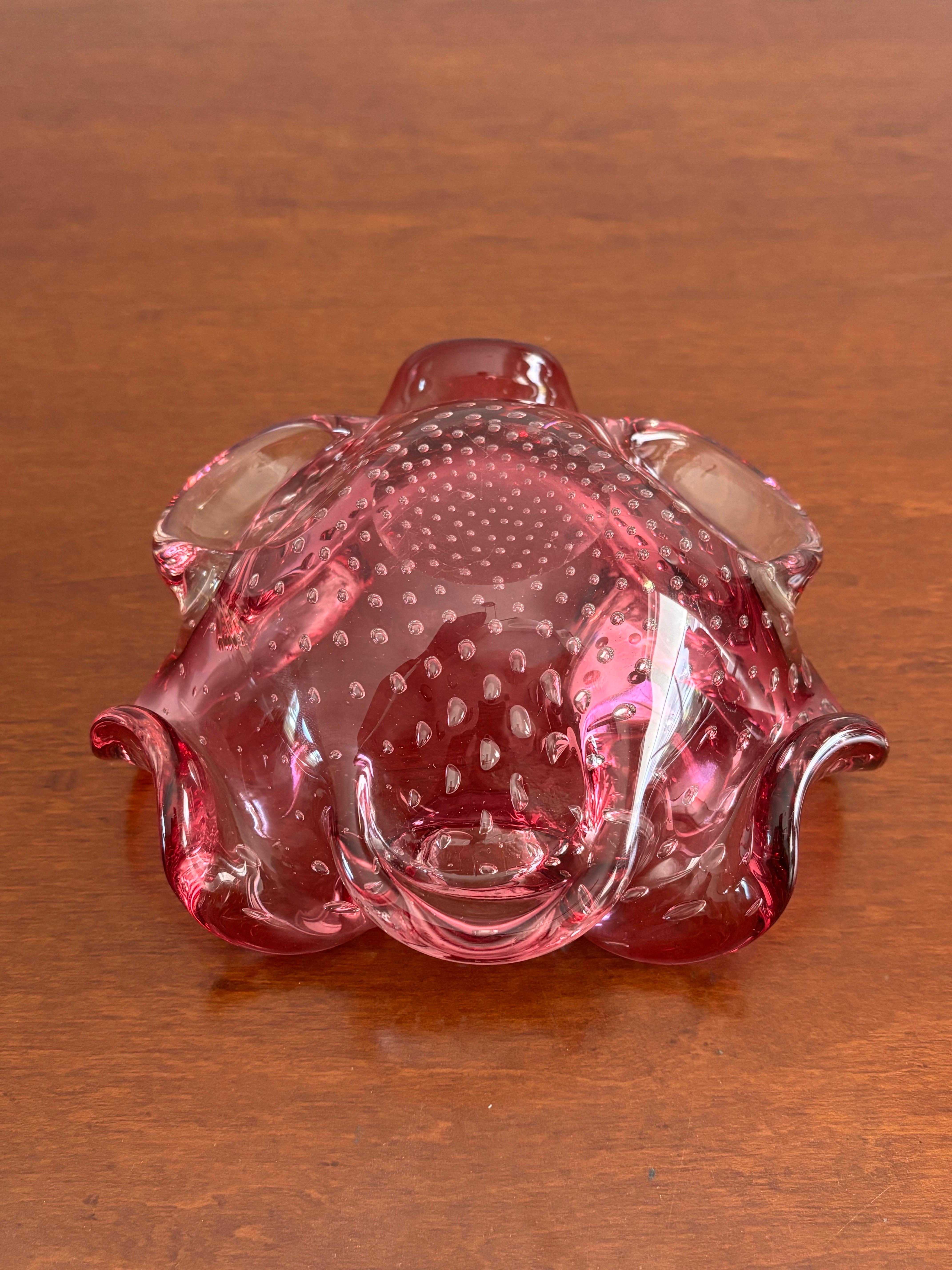 Cenicero o dulcera grande de Murano de color frambuesa y diseño de burbujas en Bueno estado para la venta en Boynton Beach, FL