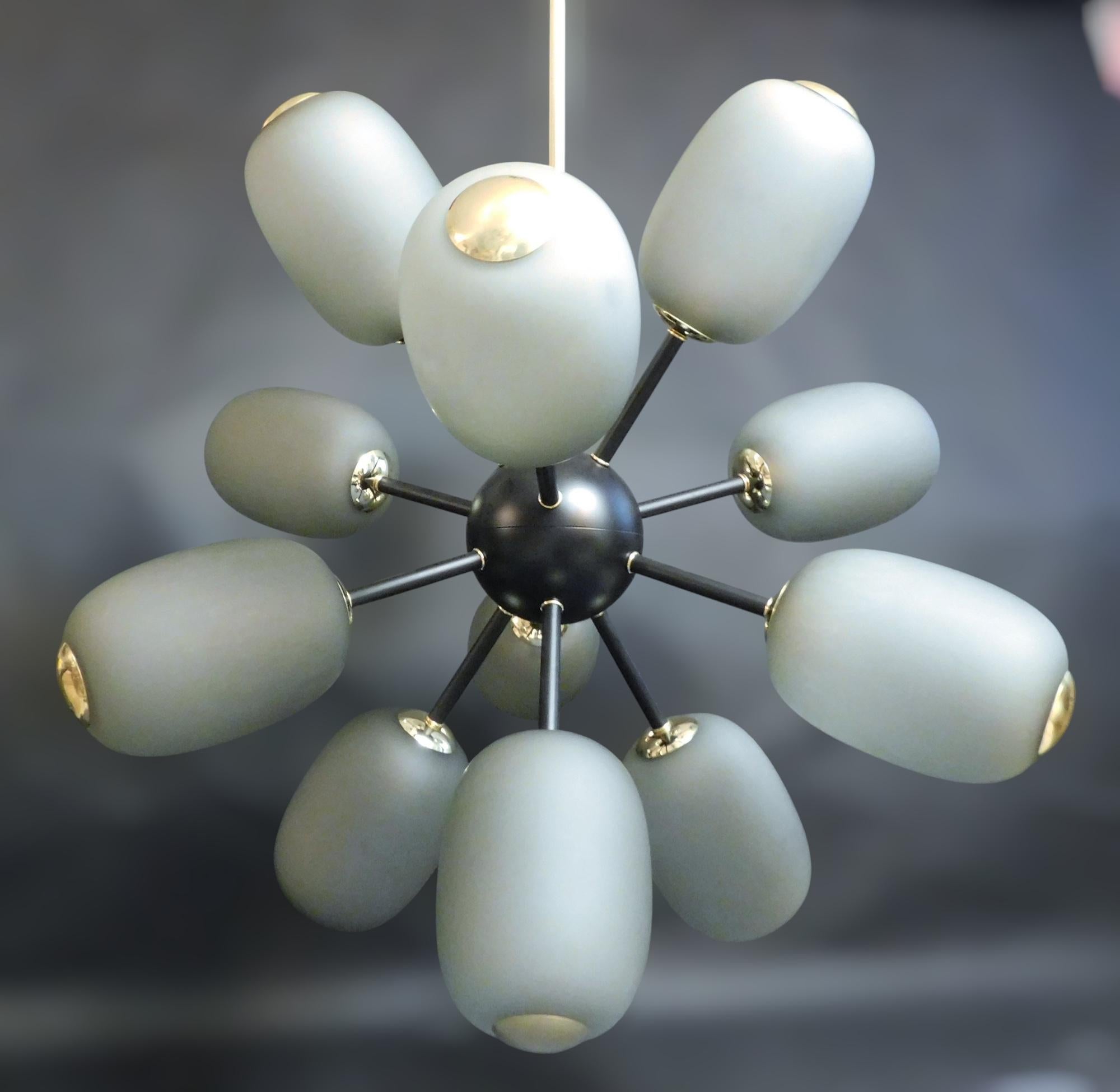 Mid-Century moderno Grande lampadario Sputnik di Murano in vetro fumé in vendita