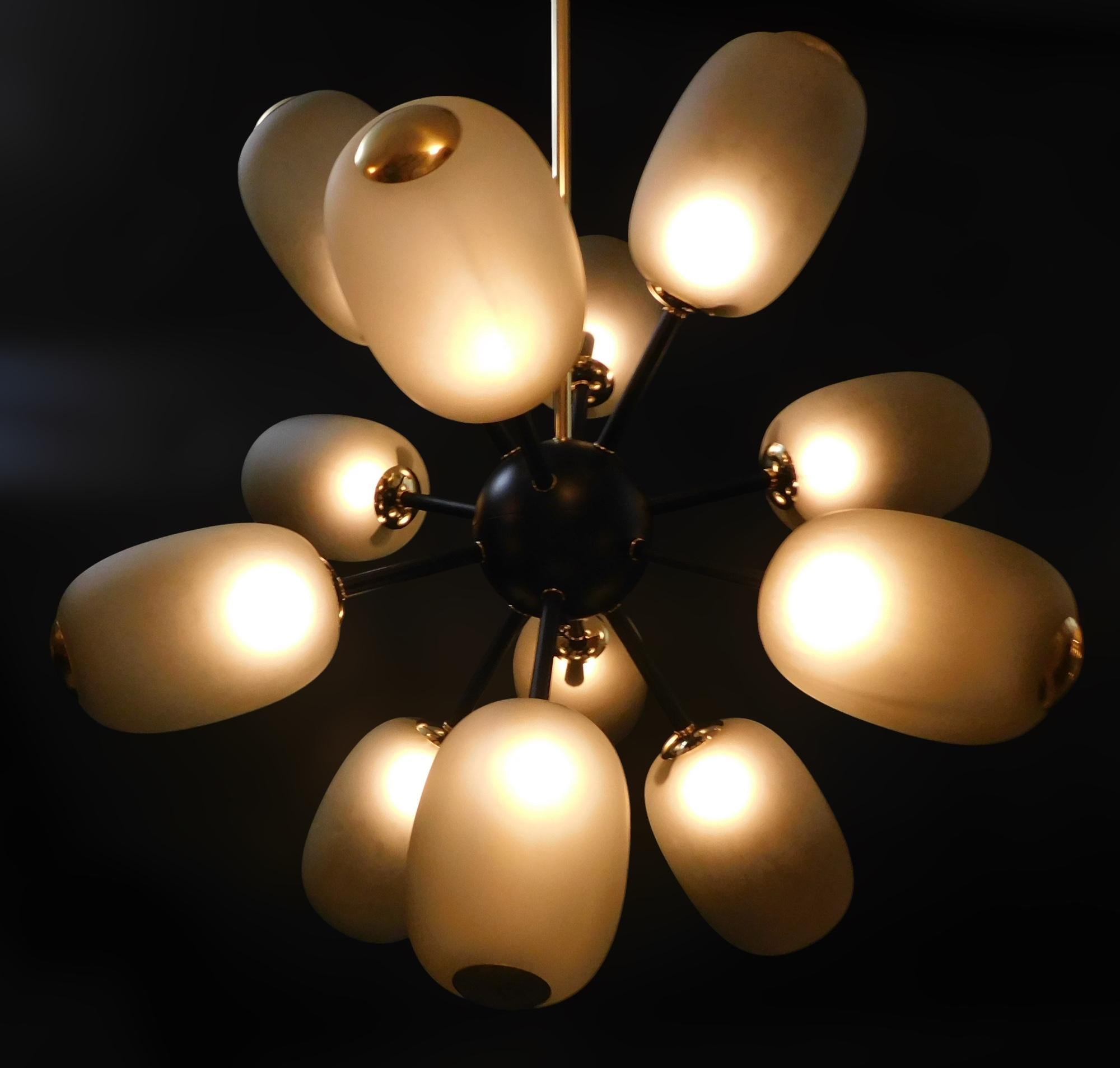 Grande lampadario Sputnik di Murano in vetro fumé In condizioni ottime in vendita a Los Angeles, CA