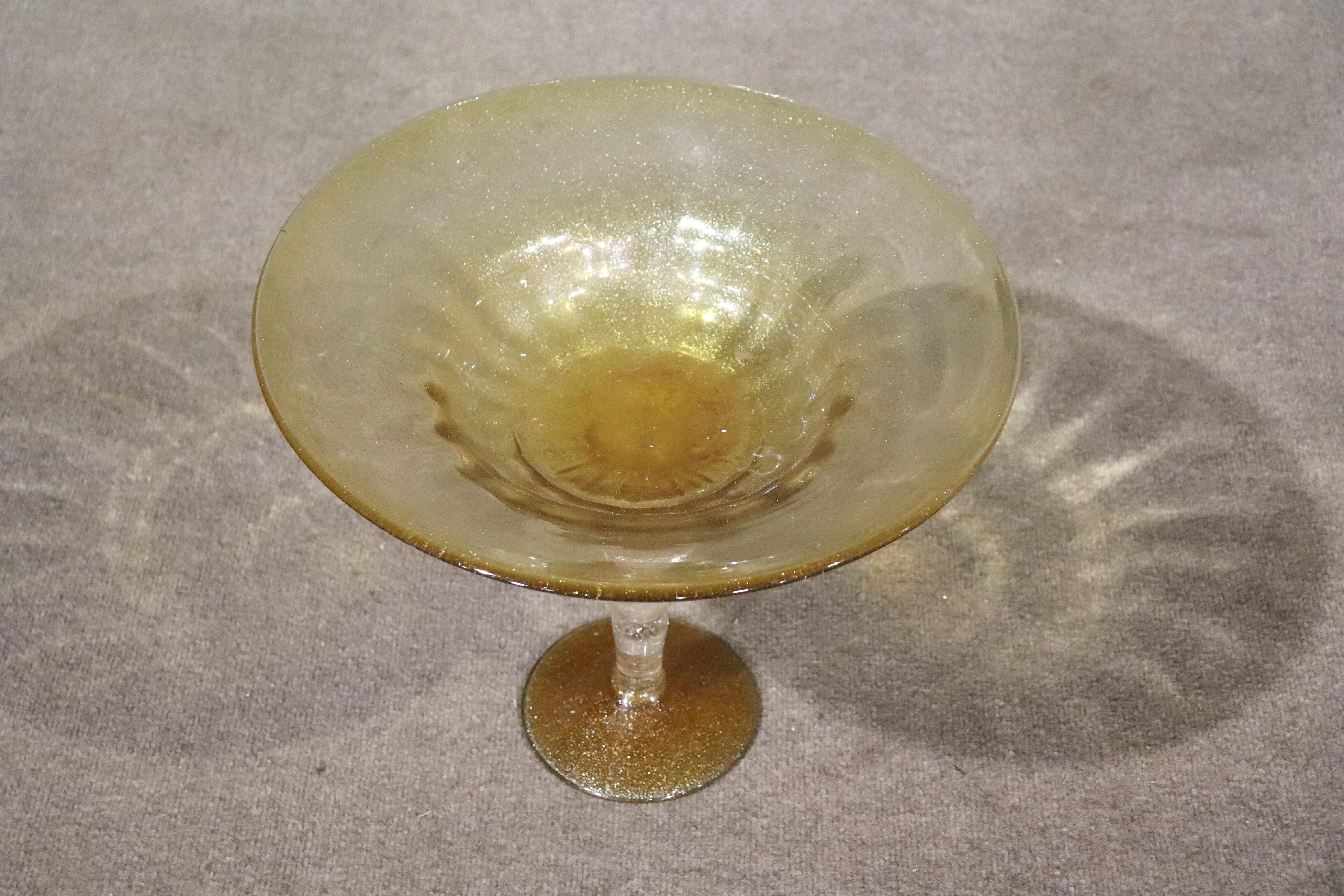 Table centerpiece bowl in glass. Amber and clear speckled glass with a Murano style.
Please confirm location NY or NJ