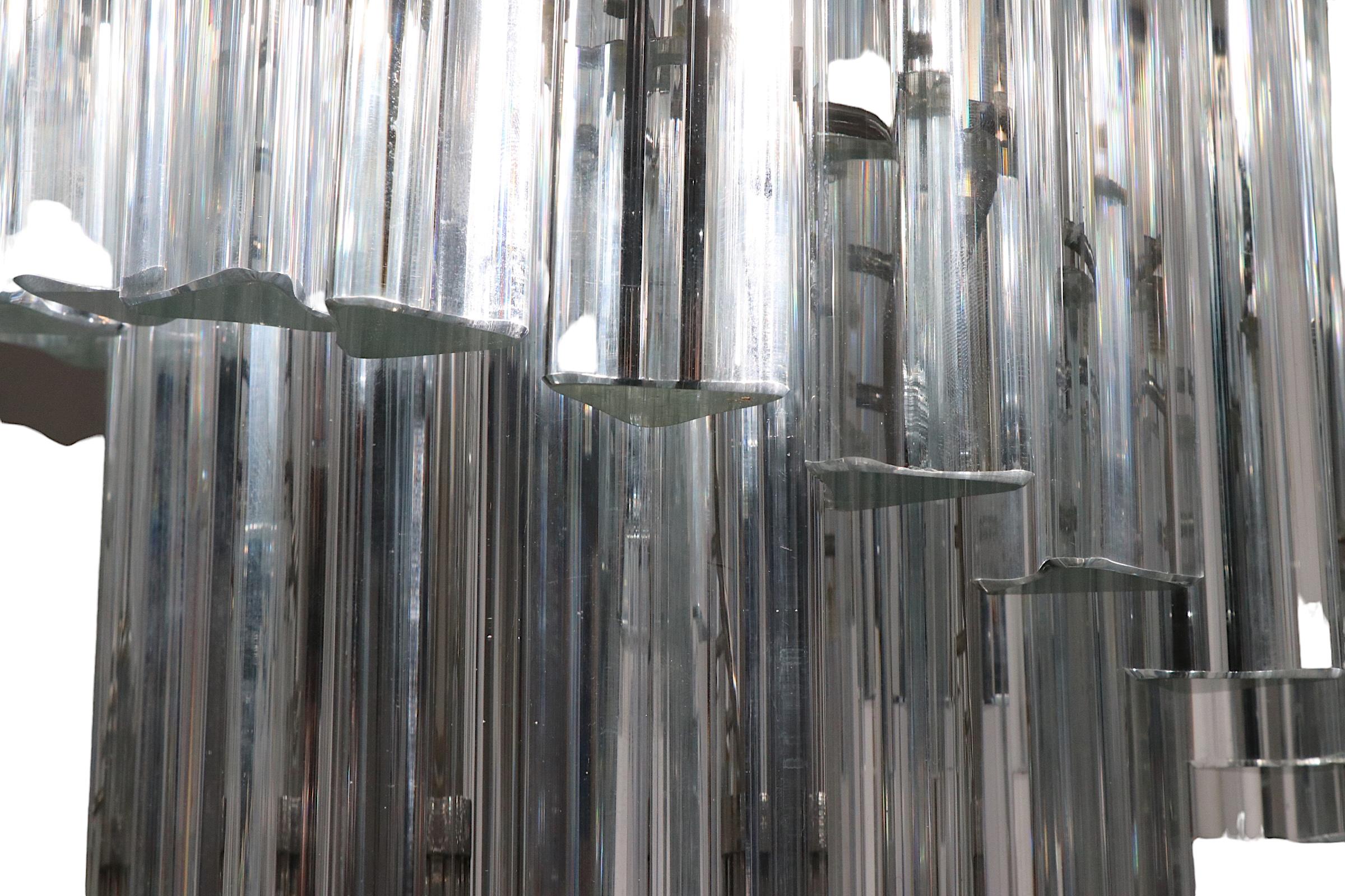 Verre Grand lustre à tourbillons de Murano avec prismes en verre de forme tripode  en vente