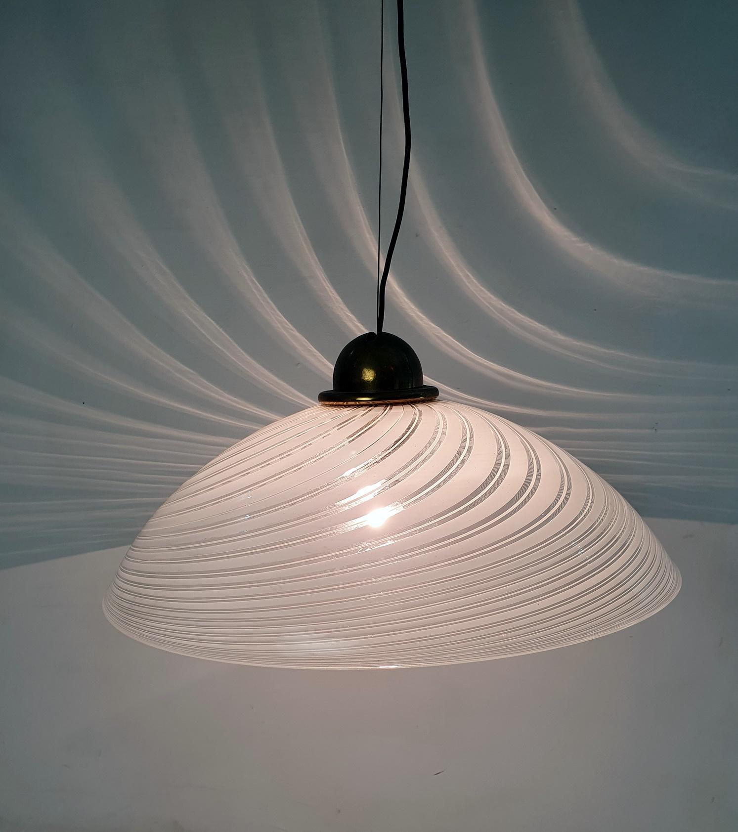 A beautiful large handmade Murano glass ceiling lamp with a swivel design in clear and white. Elegant and striking in it´s simplicity. The light shines through the lamp and creates a beautiful shadows. We recommend a larger lightbulb for the best