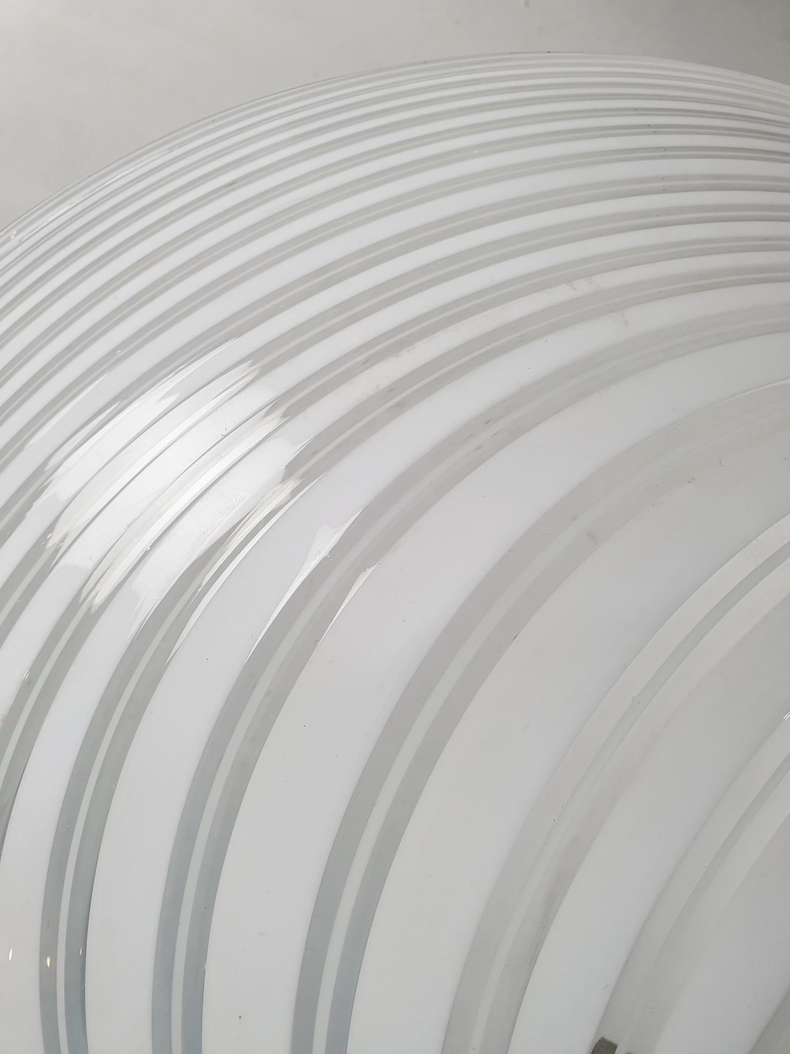 Vetro soffiato Grande ciondolo a spirale di Murano in bianco anni '70 in vendita