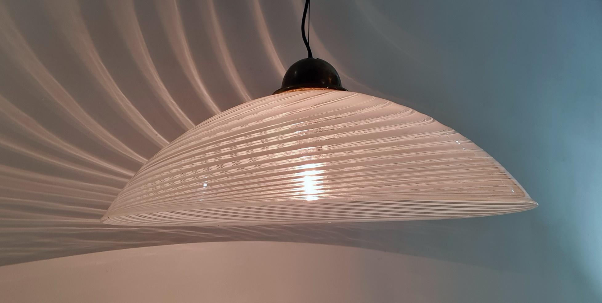 Grande ciondolo a spirale di Murano in bianco anni '70 in vendita 1