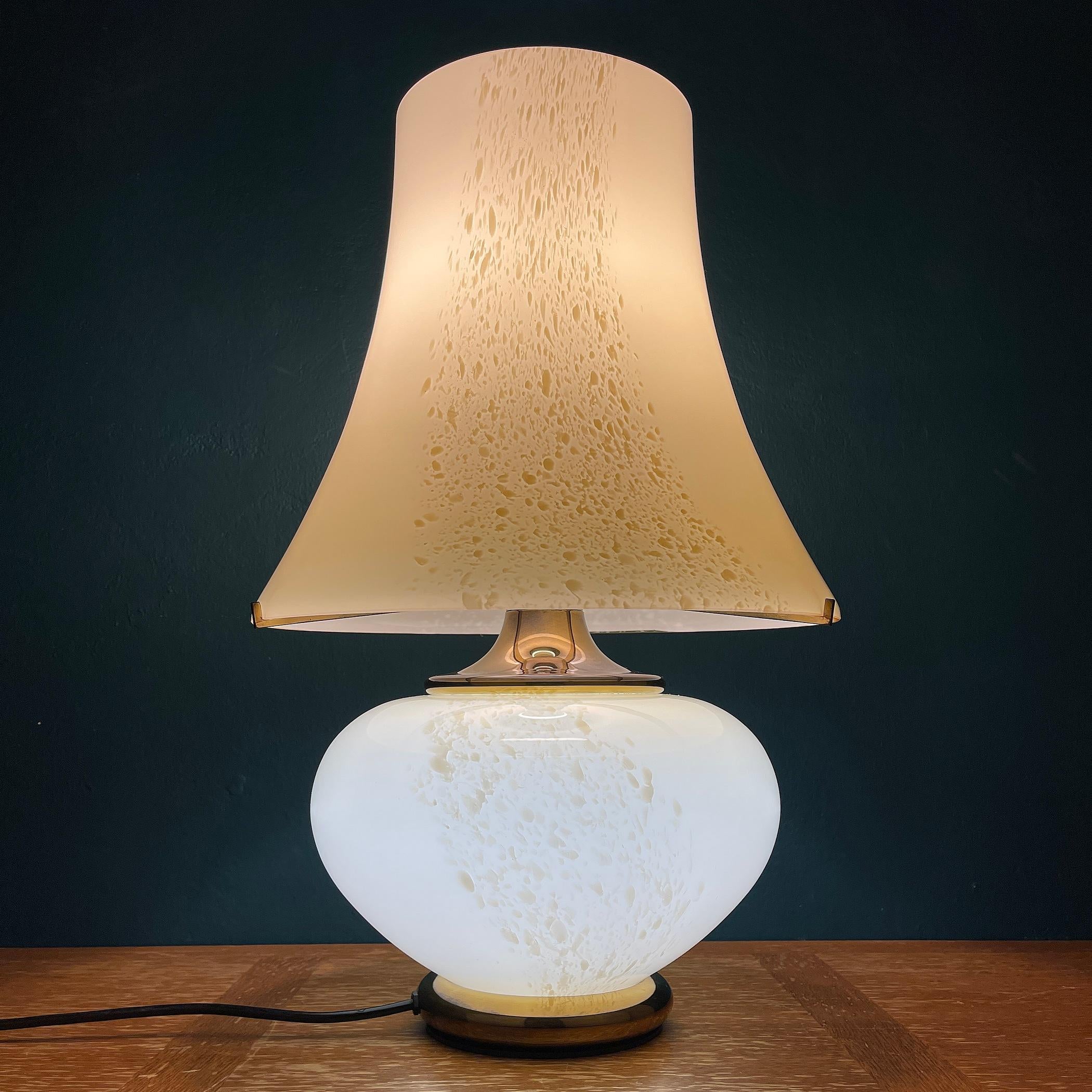 Large Murano glass table lamp Mushroom by F.Fabbian made in Italy in the 1970s. F.Fabbian was established in 1961 as a company manufacturing lighting appliances for residential and commercial purposes. Since May 2018, Fabbian has changed owners: it