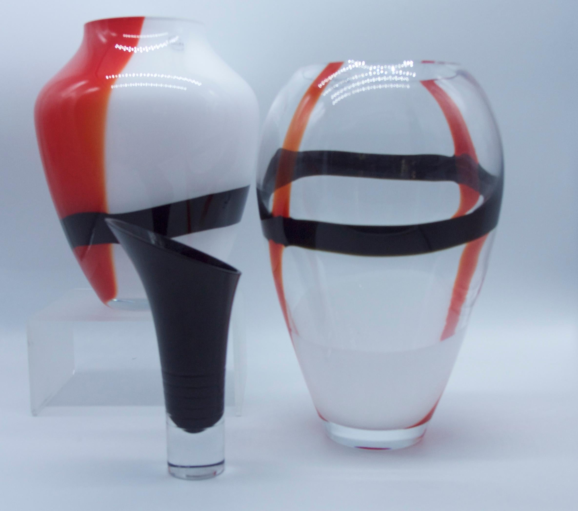 Large Murano Tri-Color Black, Red and White V Mason 2000 Boxed with Label For Sale 3