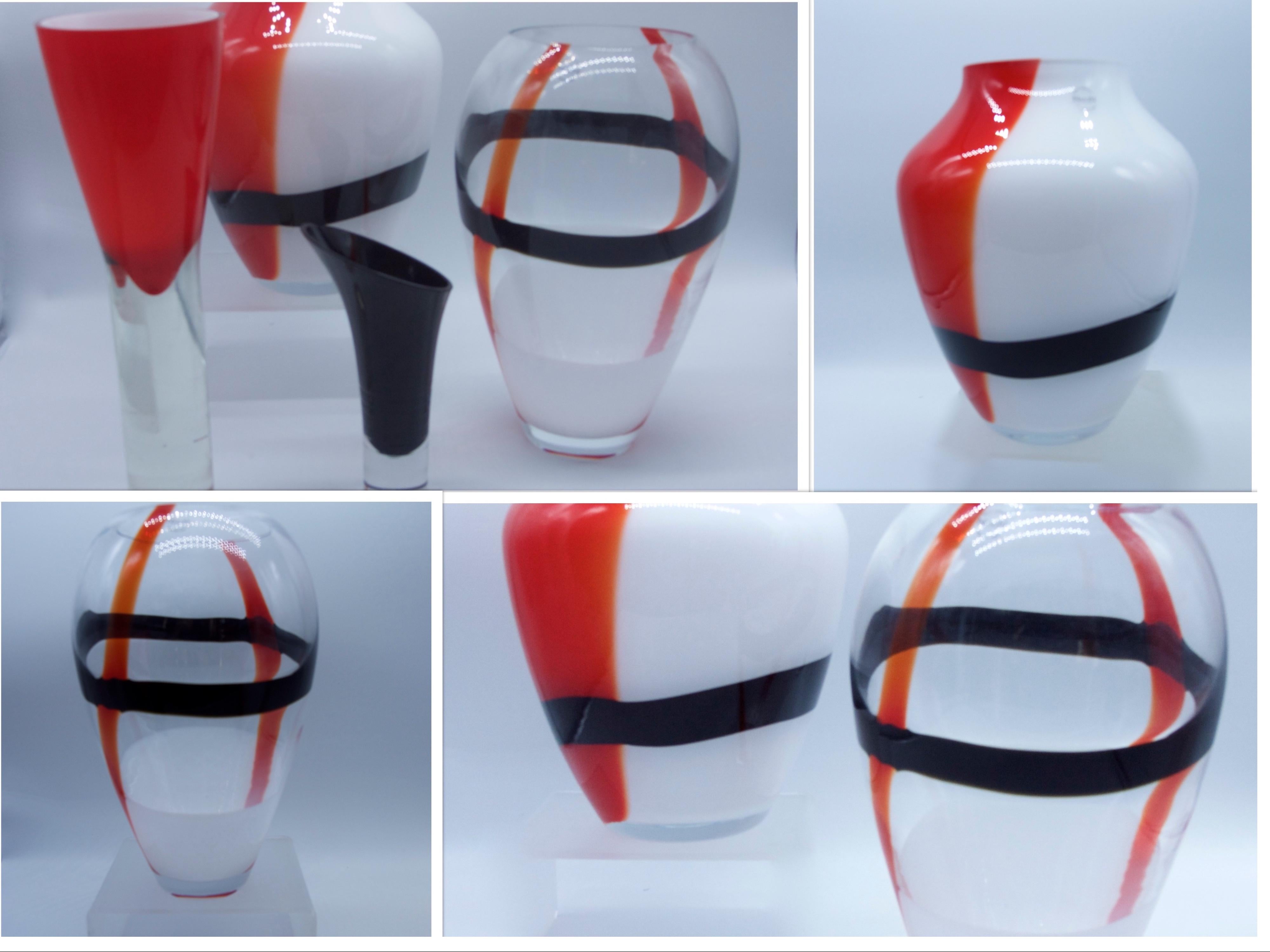Large Murano Tri-Color Black, Red and White V Mason 2000 Boxed with Label For Sale 6