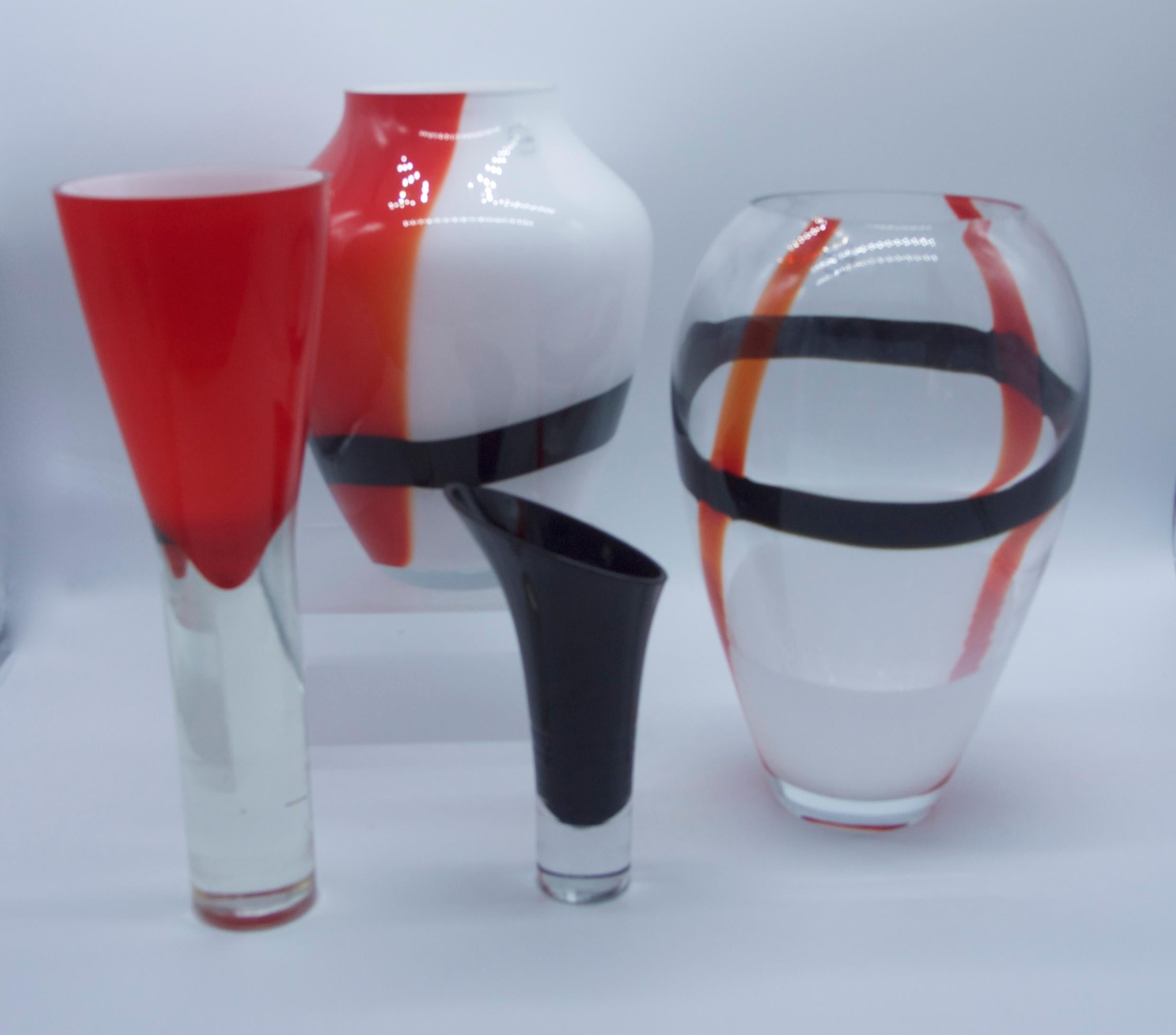 20th Century Large Murano Tri-Color Black, Red and White V Mason 2000 Boxed with Label For Sale