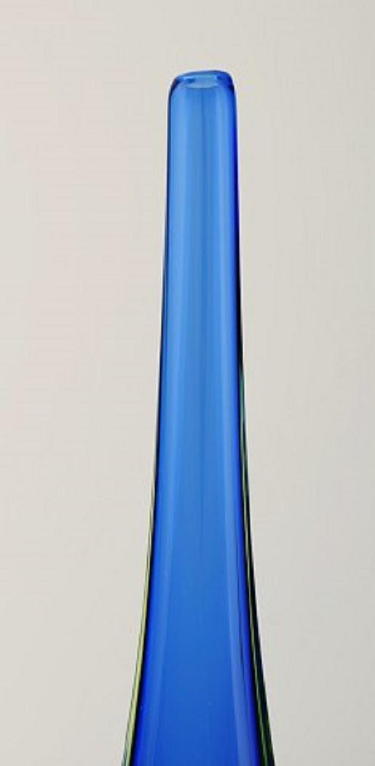 Large Murano vase in blue mouth blown art glass. Italian design, 1960s.
Measures: 29 x 9 cm.
In perfect condition.