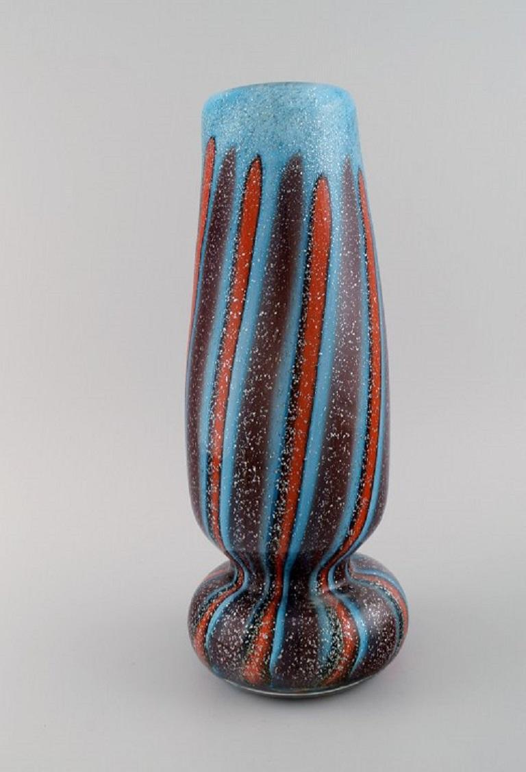 Large Murano vase in mouth-blown art glass. Italian design, 1960s / 70s.
Measures: 35.5 x 14.5 cm.
In excellent condition.