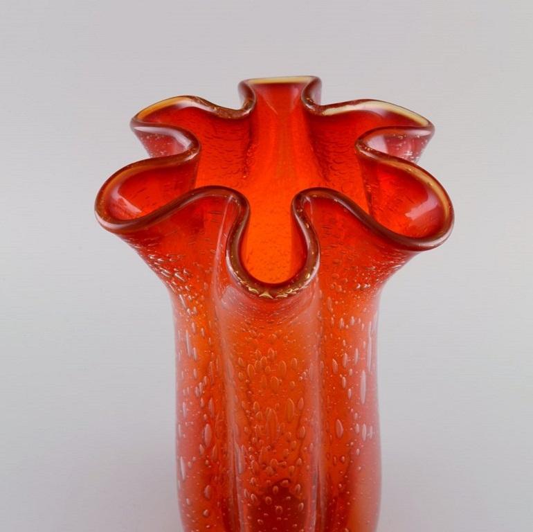 Large Murano vase in mouth blown art glass. 
Wavy edge and inlaid bubbles. Italian design, 1960s / 70s.
Measures: 27 x 17 cm.
In excellent condition.
Stamped.