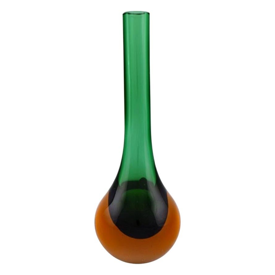 Große Vase aus Muranoglas im Mouth-Blown-Stil mit schmalem Hals, italienisches Design im Angebot