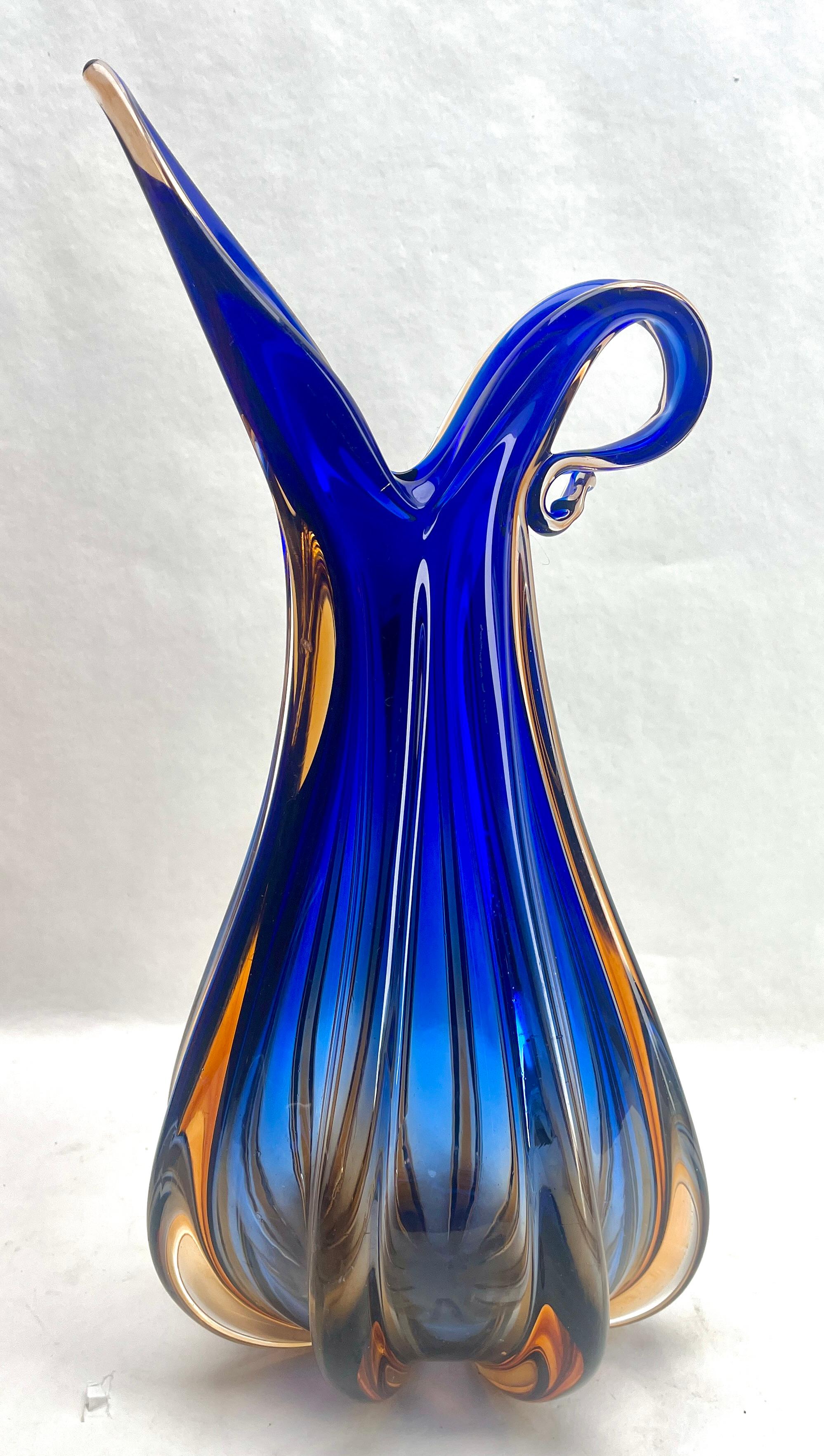 Großer Murano  Vase in mehrfarbigem Kobalt, Barovier & Toso zugeschrieben, 1960er Jahre (Moderne der Mitte des Jahrhunderts) im Angebot